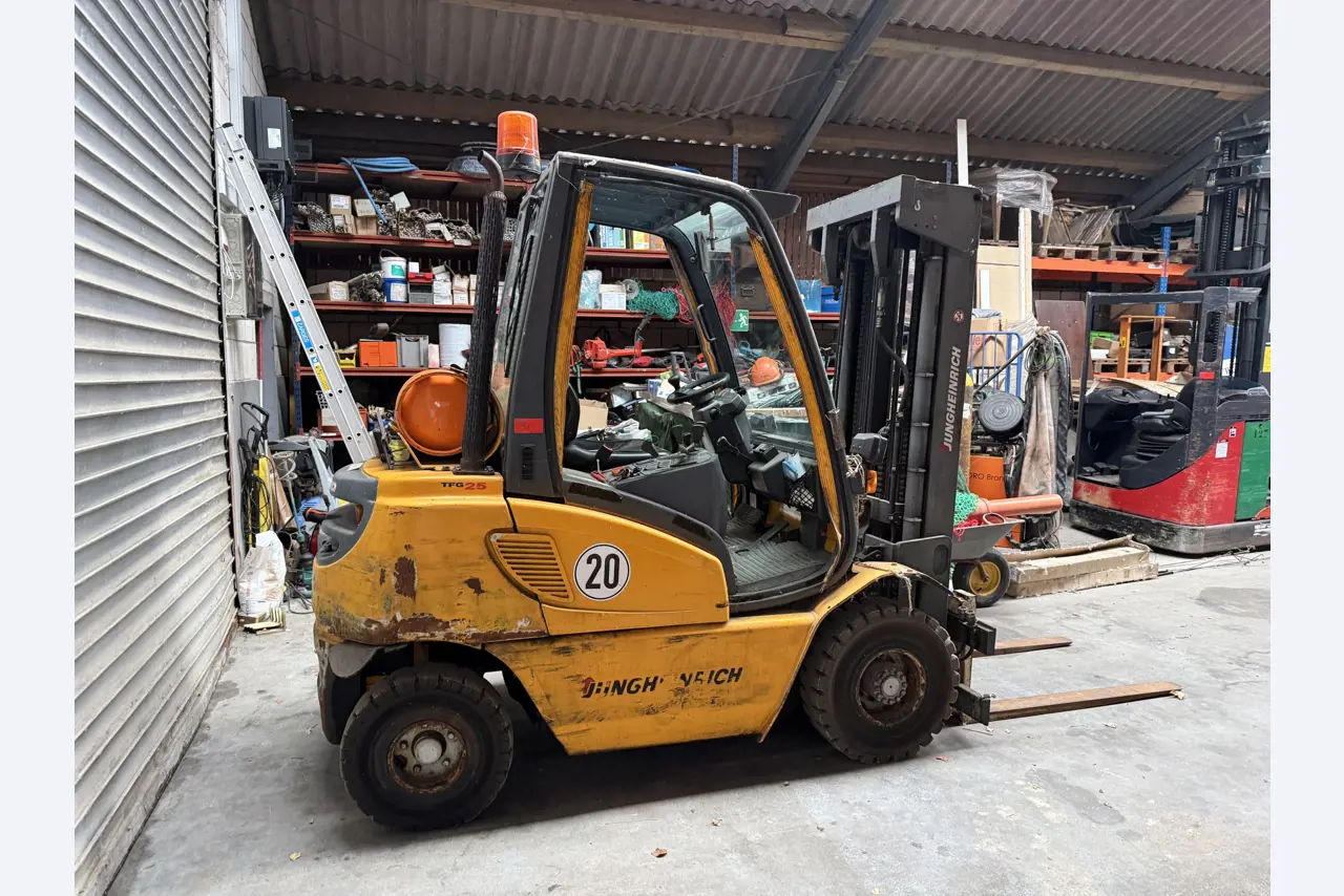 Div. techn. Einrichtung aus einem Lagerbestand-1