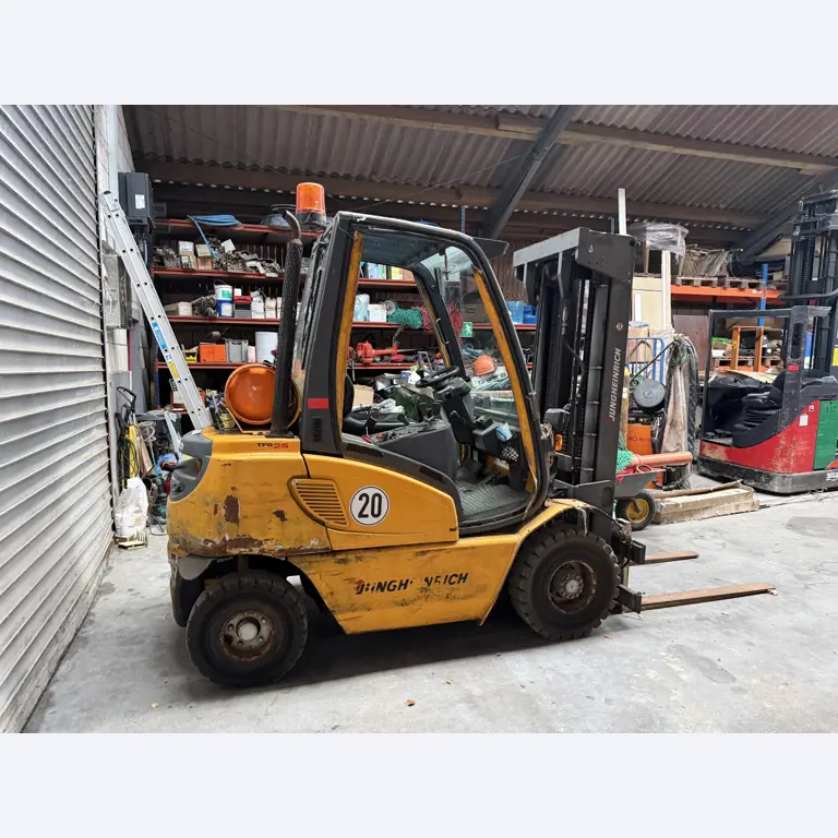 Div. techn. Einrichtung aus einem Lagerbestand-1