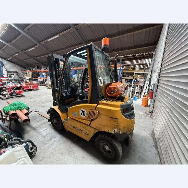 Div. techn. Einrichtung aus einem Lagerbestand-2