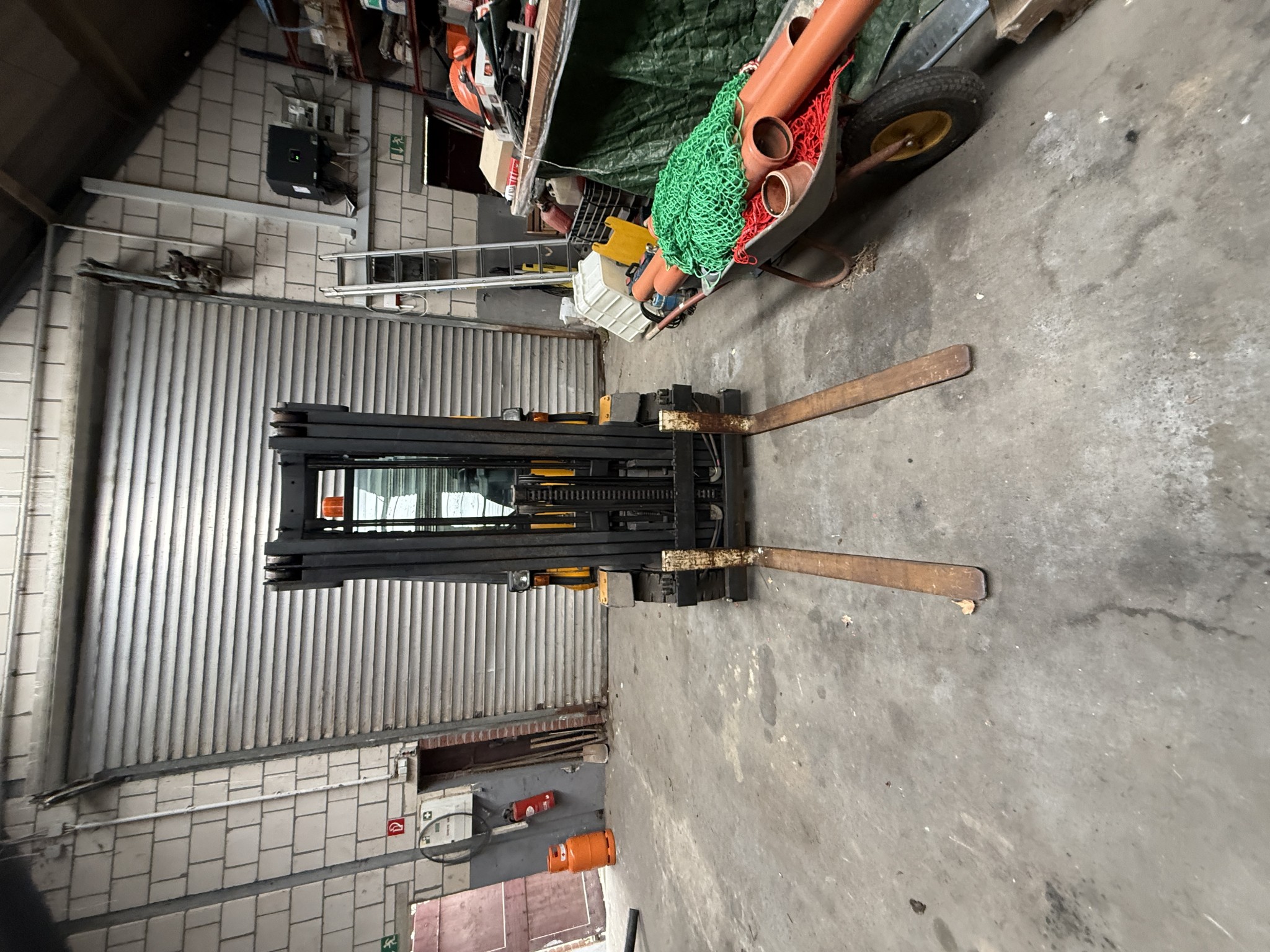 Różne urządzenia techniczne z magazynu-3