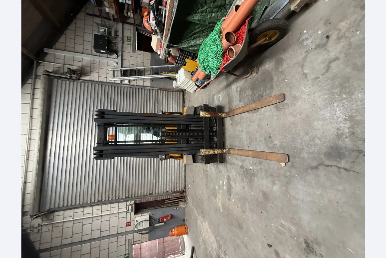 Div. techn. Einrichtung aus einem Lagerbestand-3