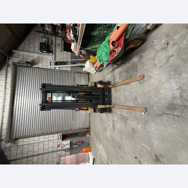 Div. techn. Einrichtung aus einem Lagerbestand-3