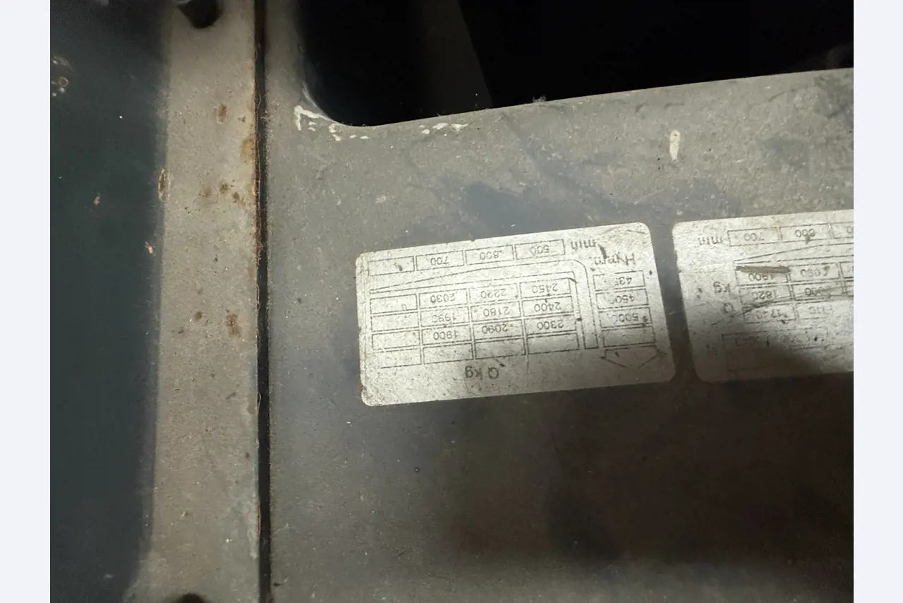 Div. techn. Einrichtung aus einem Lagerbestand-4