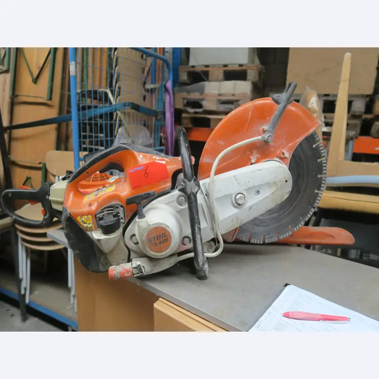 Div. techn. Einrichtung aus einem Lagerbestand-1