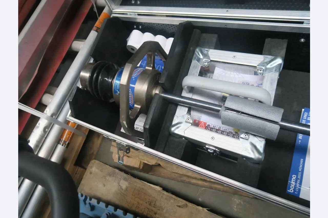 Div. techn. Einrichtung aus einem Lagerbestand-3