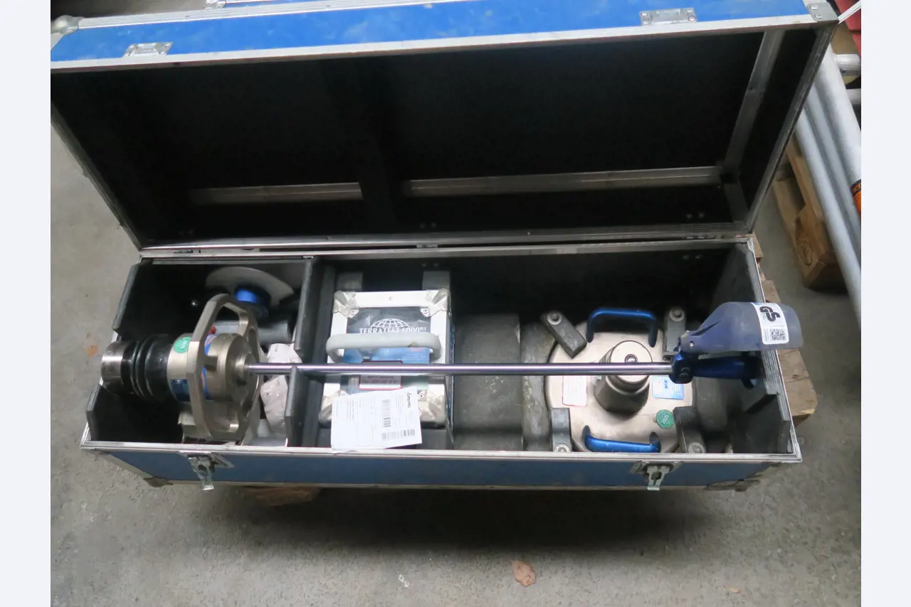 Div. techn. Einrichtung aus einem Lagerbestand-1