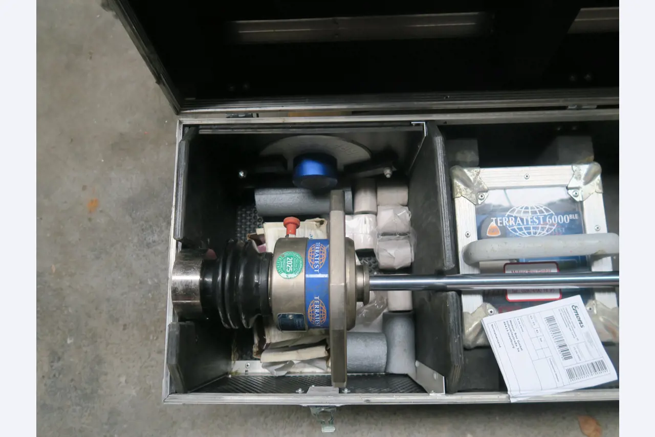 Div. techn. Einrichtung aus einem Lagerbestand-2