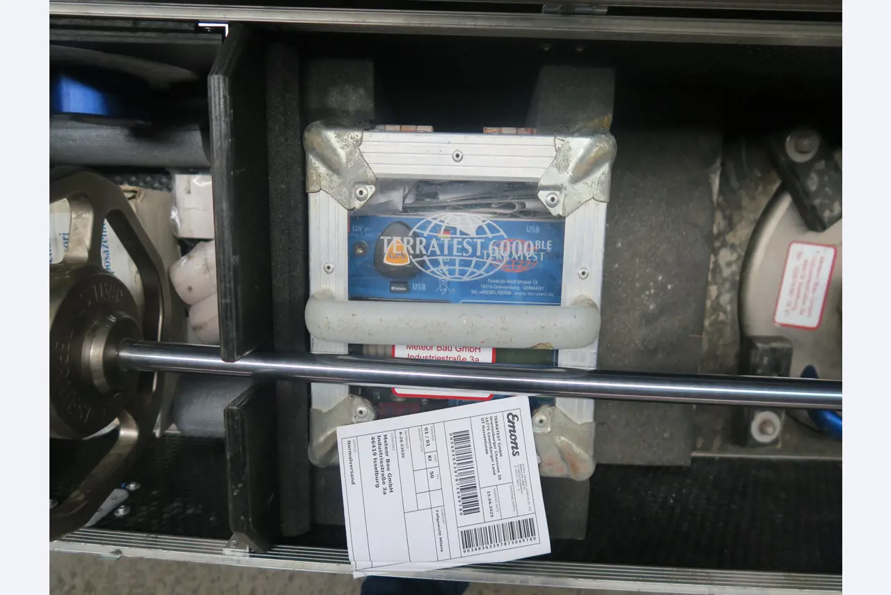 Div. techn. Einrichtung aus einem Lagerbestand-3