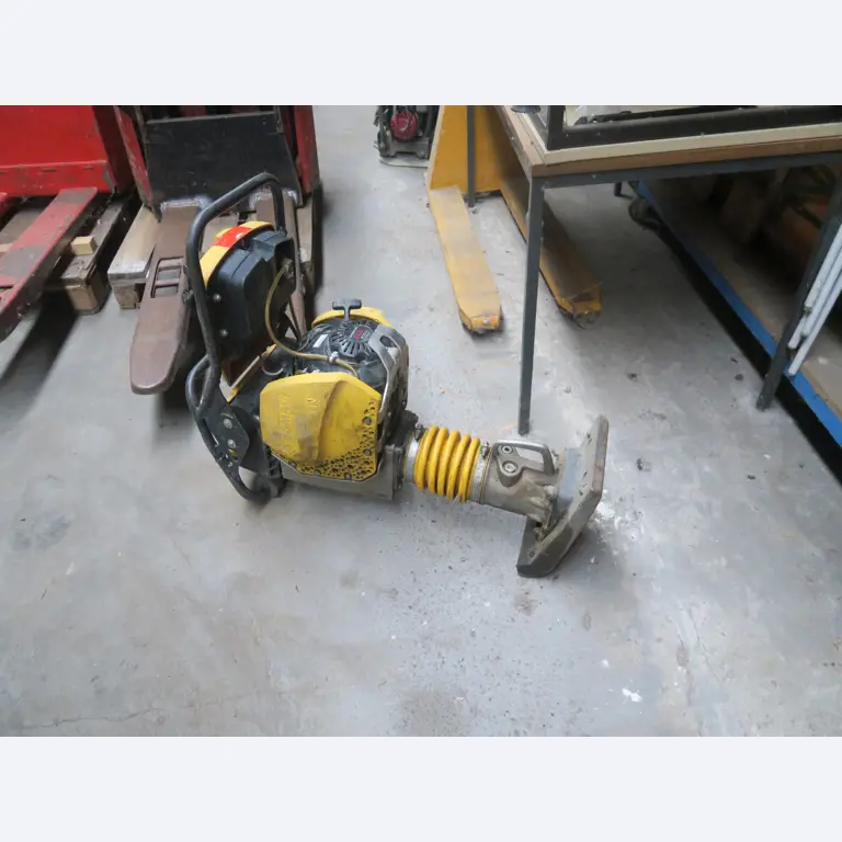 Div. techn. Einrichtung aus einem Lagerbestand-1