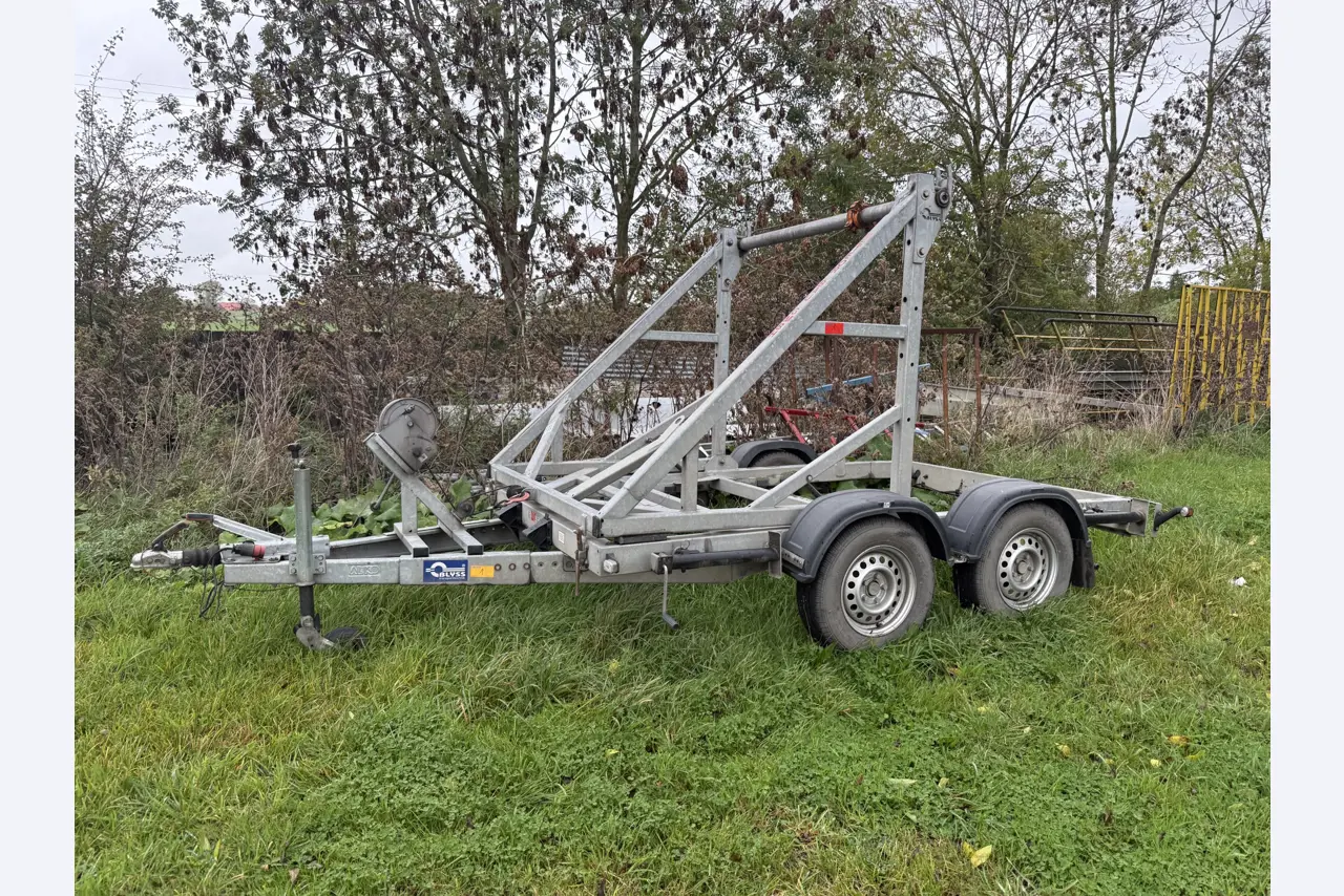 Div. techn. Einrichtung aus einem Lagerbestand-1