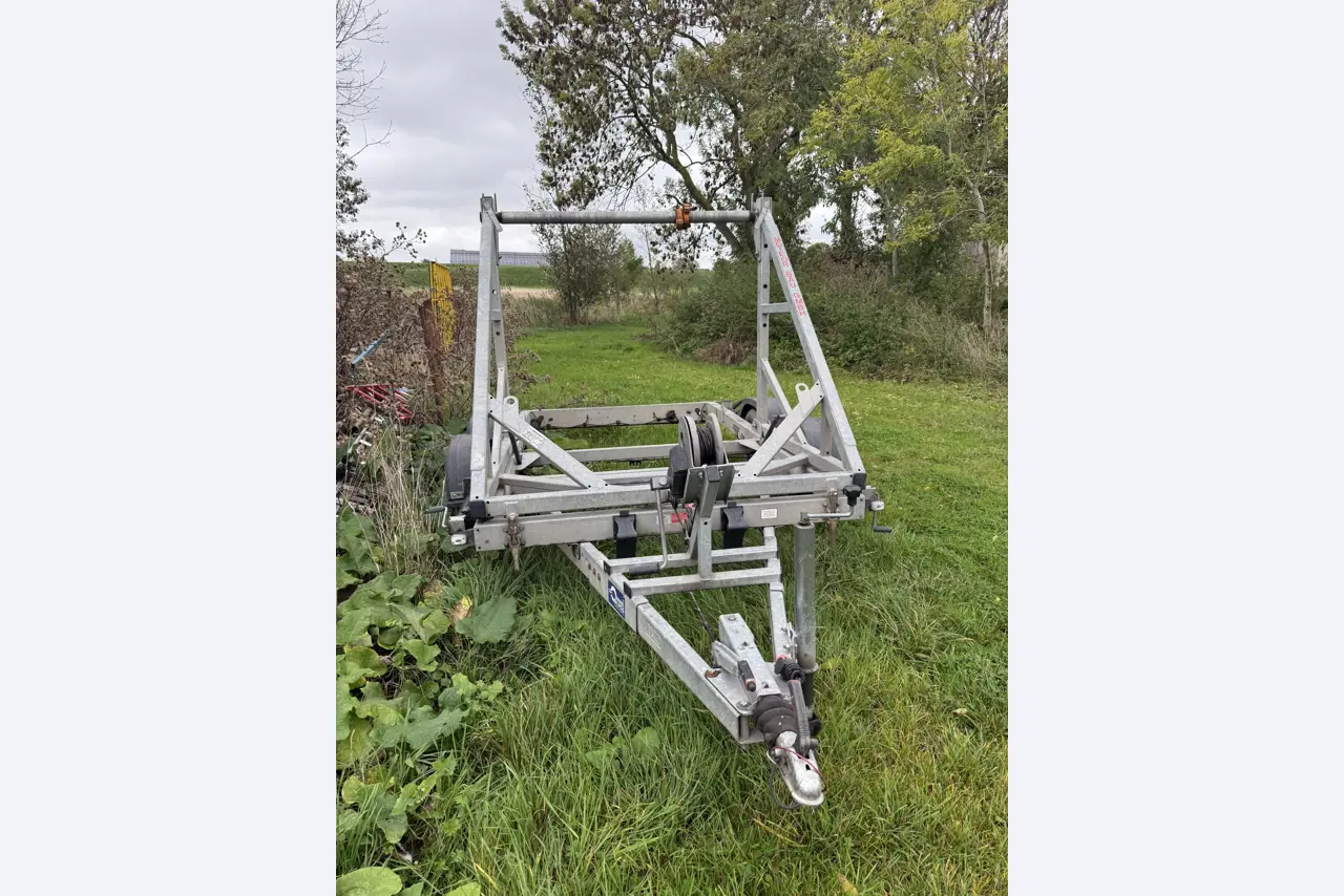 Div. techn. Einrichtung aus einem Lagerbestand-3