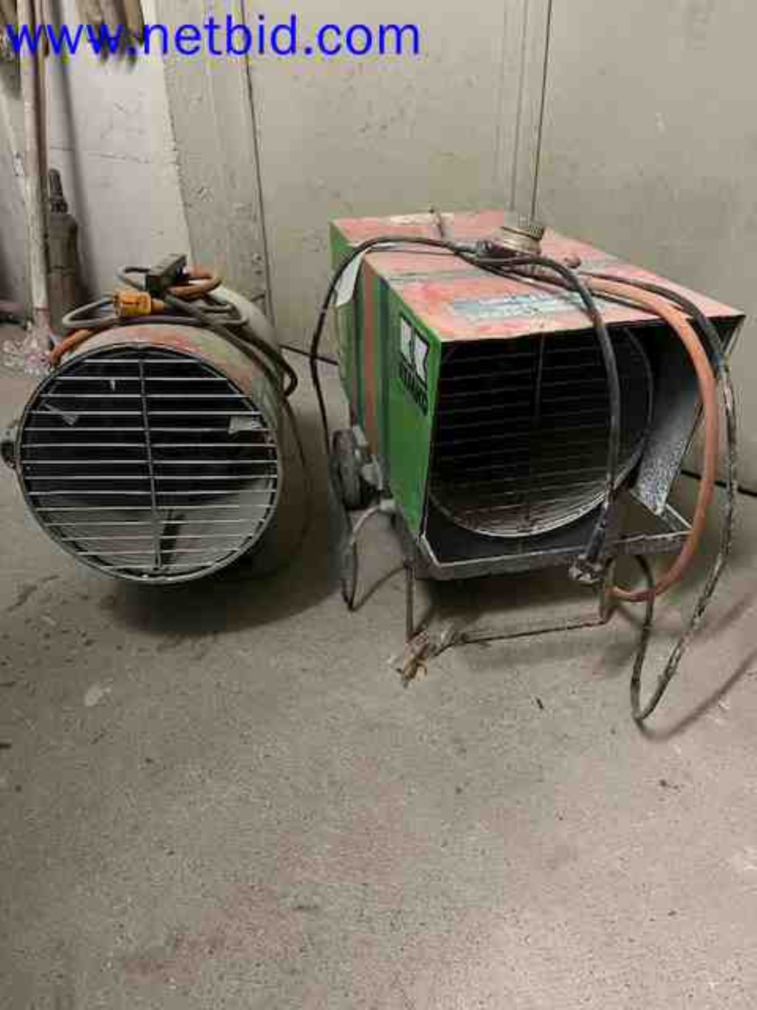 Trucks with loading crane, vans, Dokas with tarpaulin and bows, station wagons, forklift trucks, skips, small equipment, tools-12