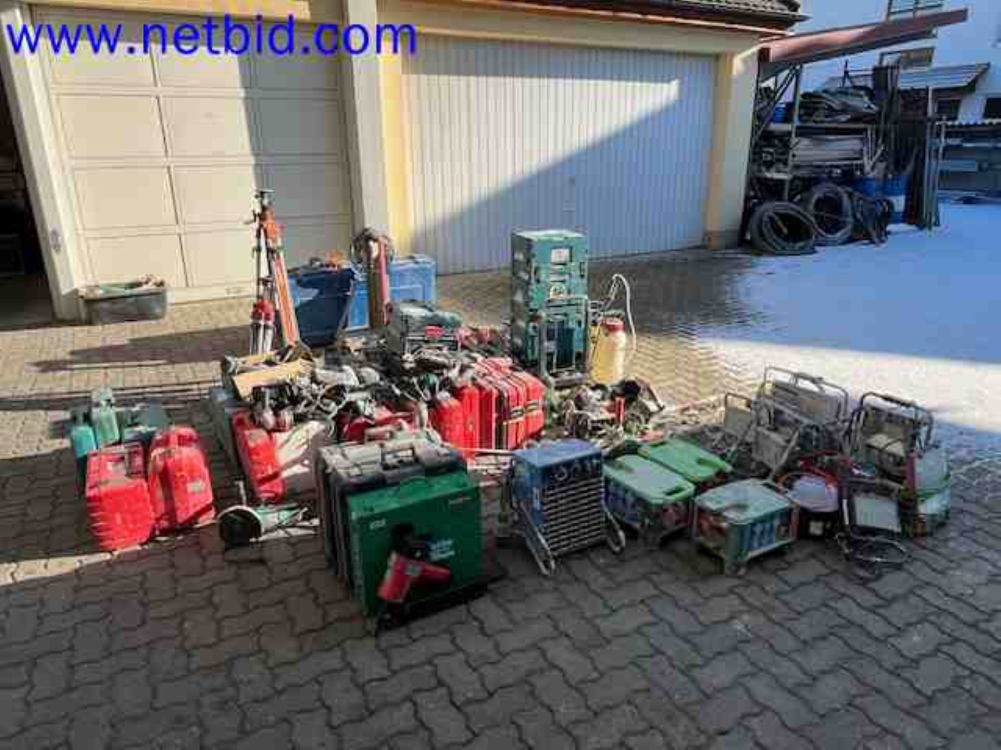 Trucks with loading crane, vans, Dokas with tarpaulin and bows, station wagons, forklift trucks, skips, small equipment, tools-5