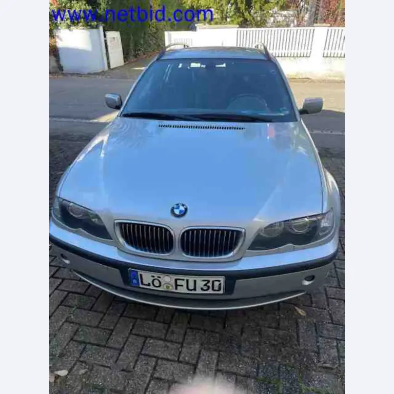 Trucks with loading crane, vans, Dokas with tarpaulin and bows, station wagons, forklift trucks, skips, small equipment, tools-1