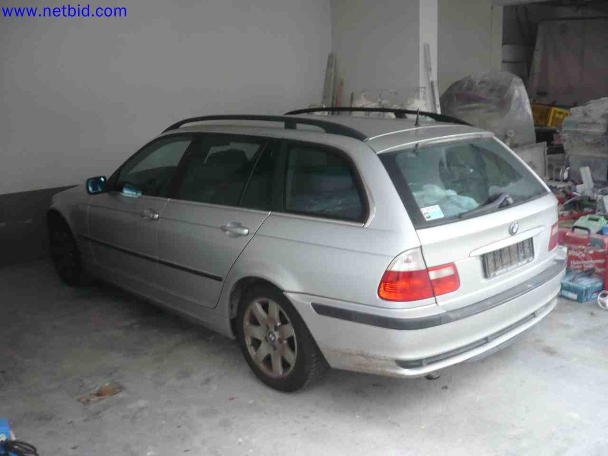 Trucks with loading crane, vans, Dokas with tarpaulin and bows, station wagons, forklift trucks, skips, small equipment, tools-3