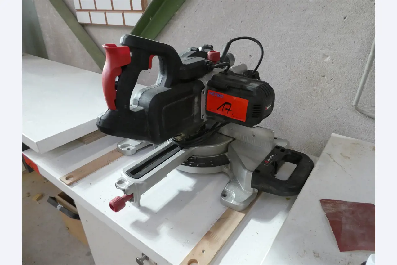 Maschinen aus dem Bereich Schreinerei & Möbelbau -6