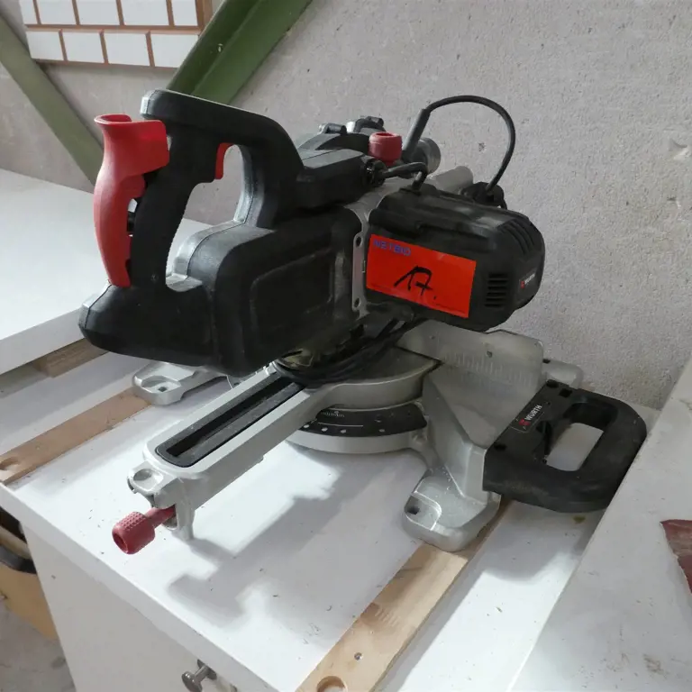 Scie à onglet et scie de traction Würth KGS 250-60