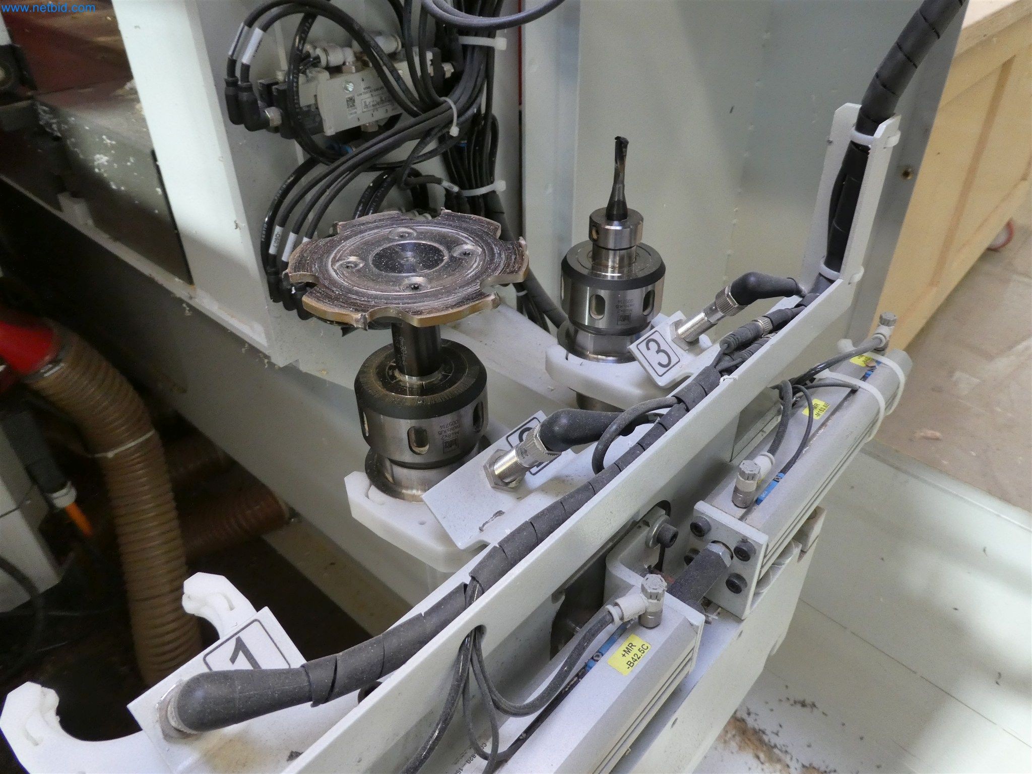 Machines from the carpentry & furniture construction sector-9