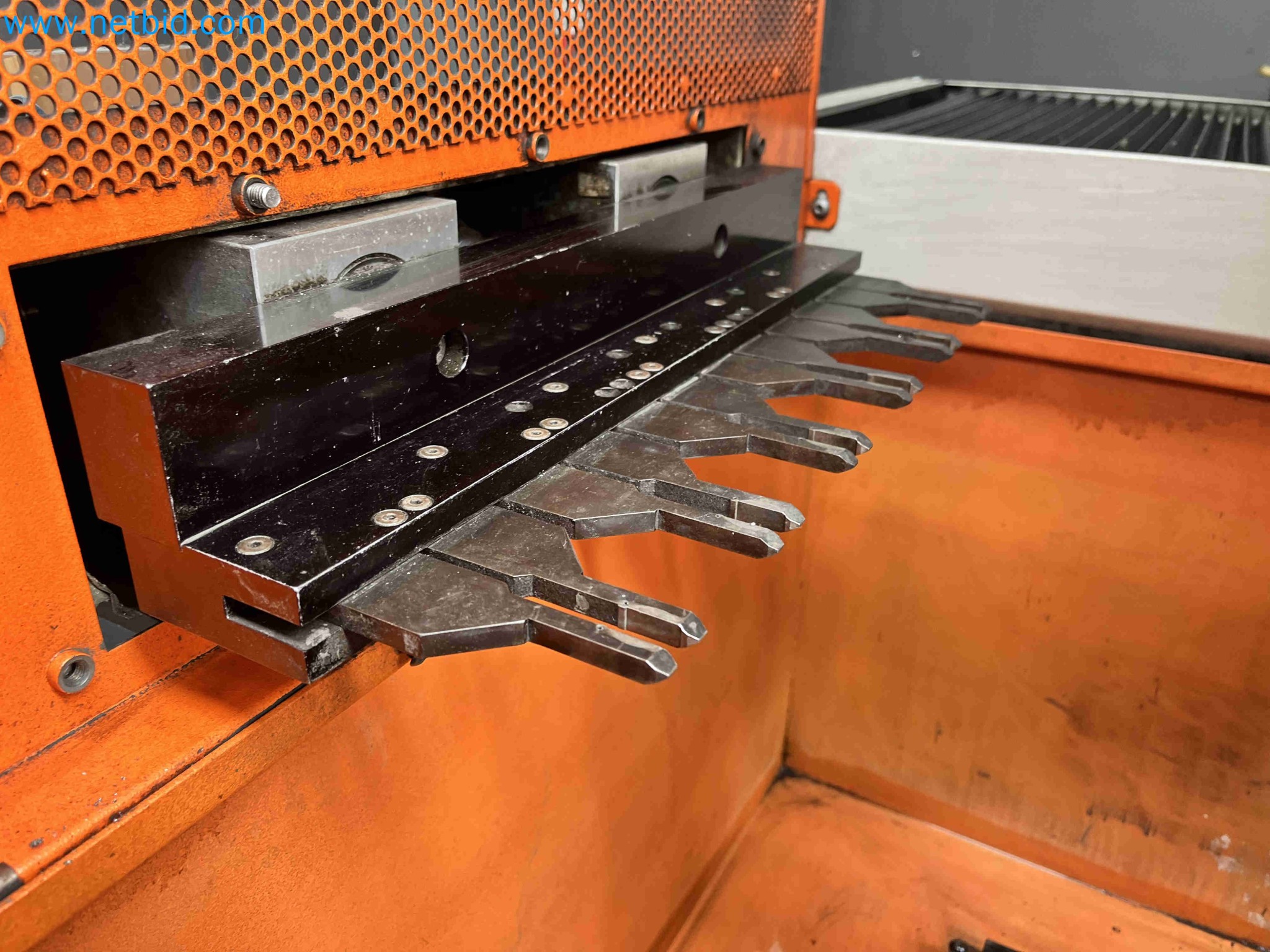 Auktion von Metallbearbeitungsmaschinen aus mehreren Unternehmensschließungen in Portugal-5