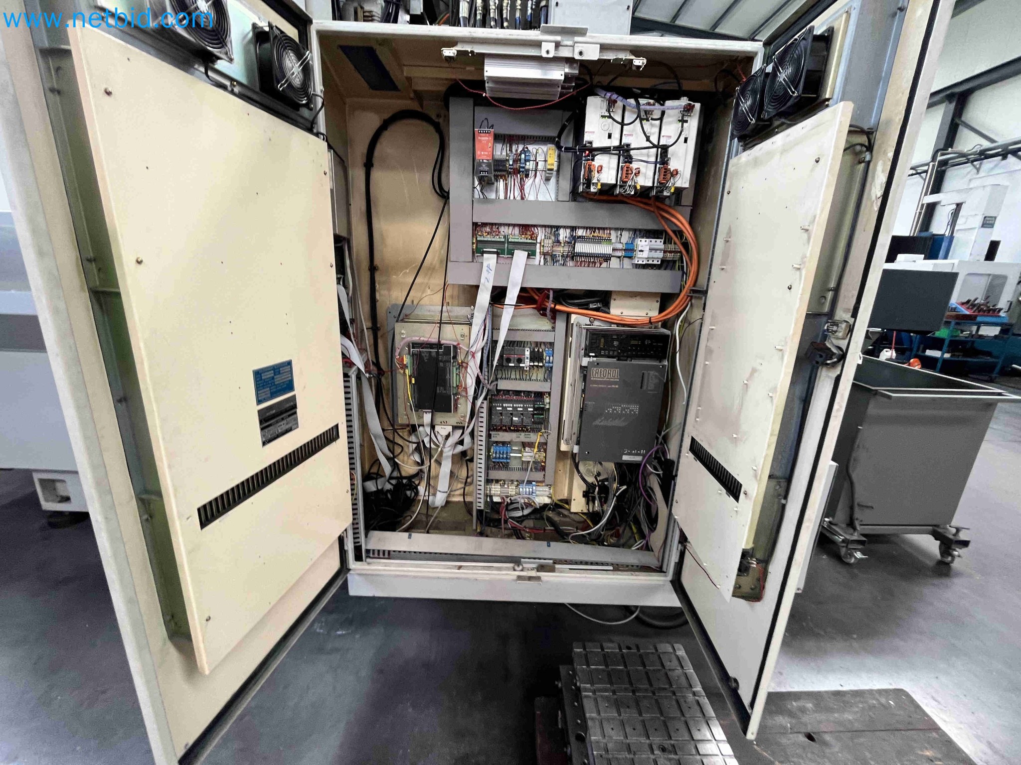 Aukce kovozpracujících stroju z nekolika uzavrených podniku v Portugalsku-25