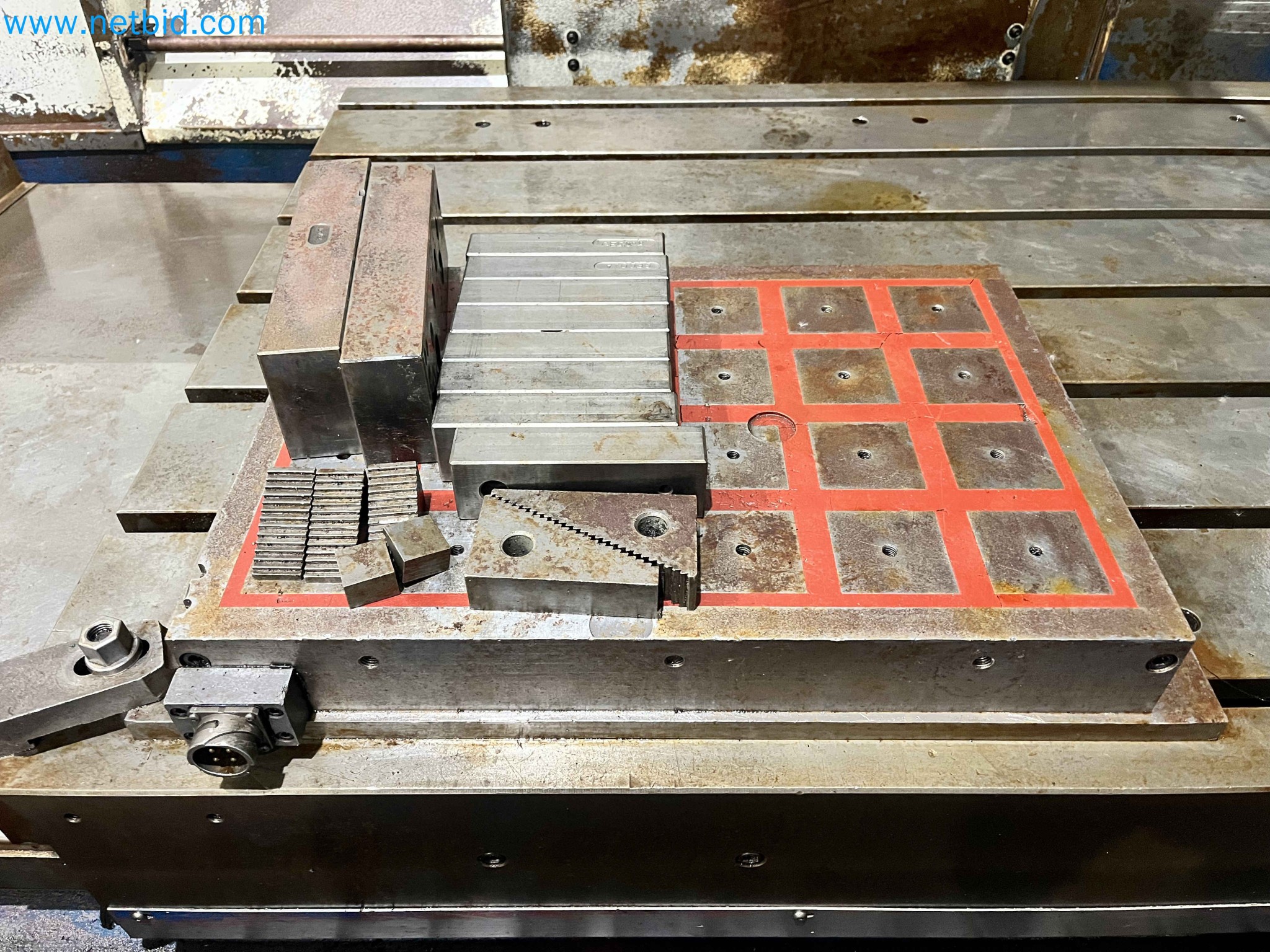 Dražba strojev za obdelavo kovin iz vec zaprtih podjetij na Portugalskem-21