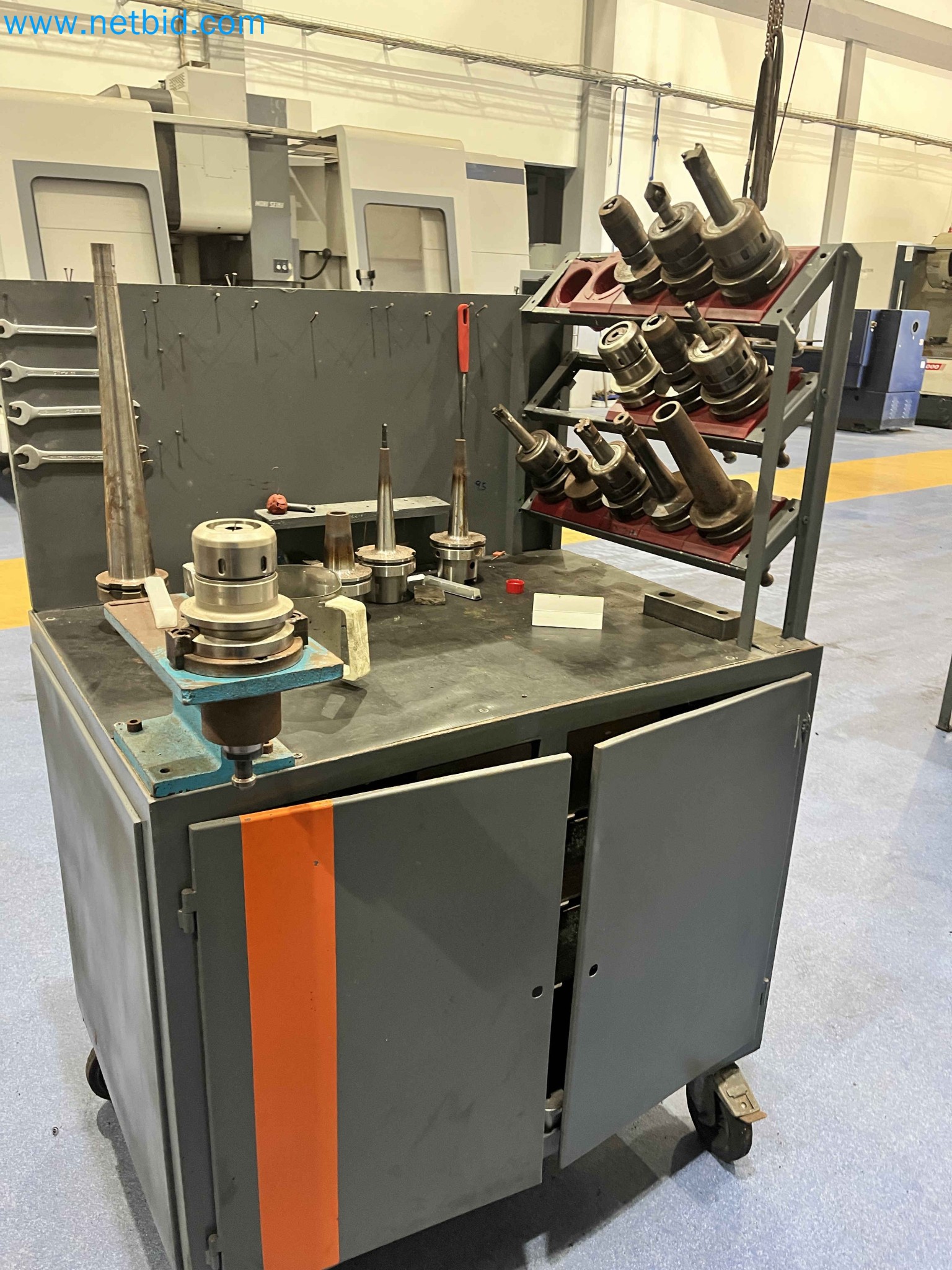 Dražba strojev za obdelavo kovin iz vec zaprtih podjetij na Portugalskem-38