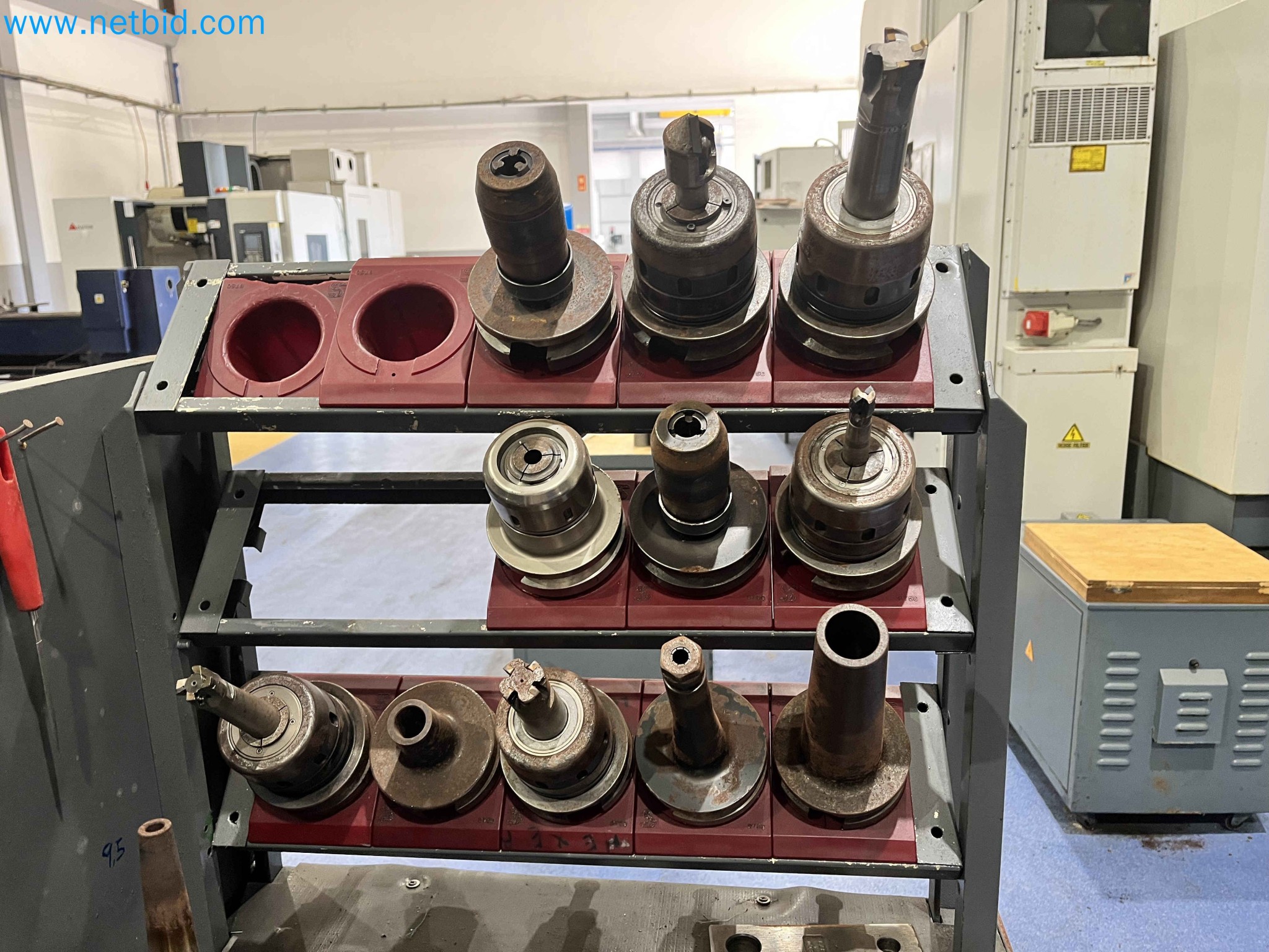 Dražba strojev za obdelavo kovin iz vec zaprtih podjetij na Portugalskem-39