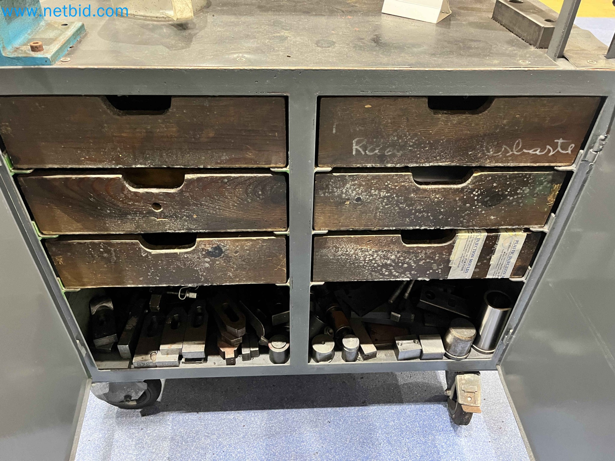 Dražba strojev za obdelavo kovin iz vec zaprtih podjetij na Portugalskem-42