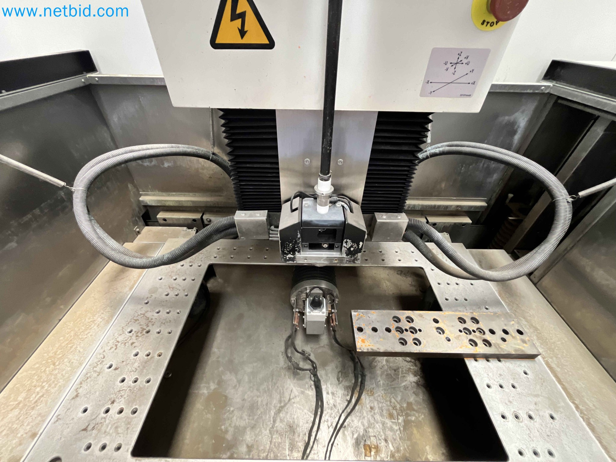 Aukce kovozpracujících stroju z nekolika uzavrených podniku v Portugalsku-3