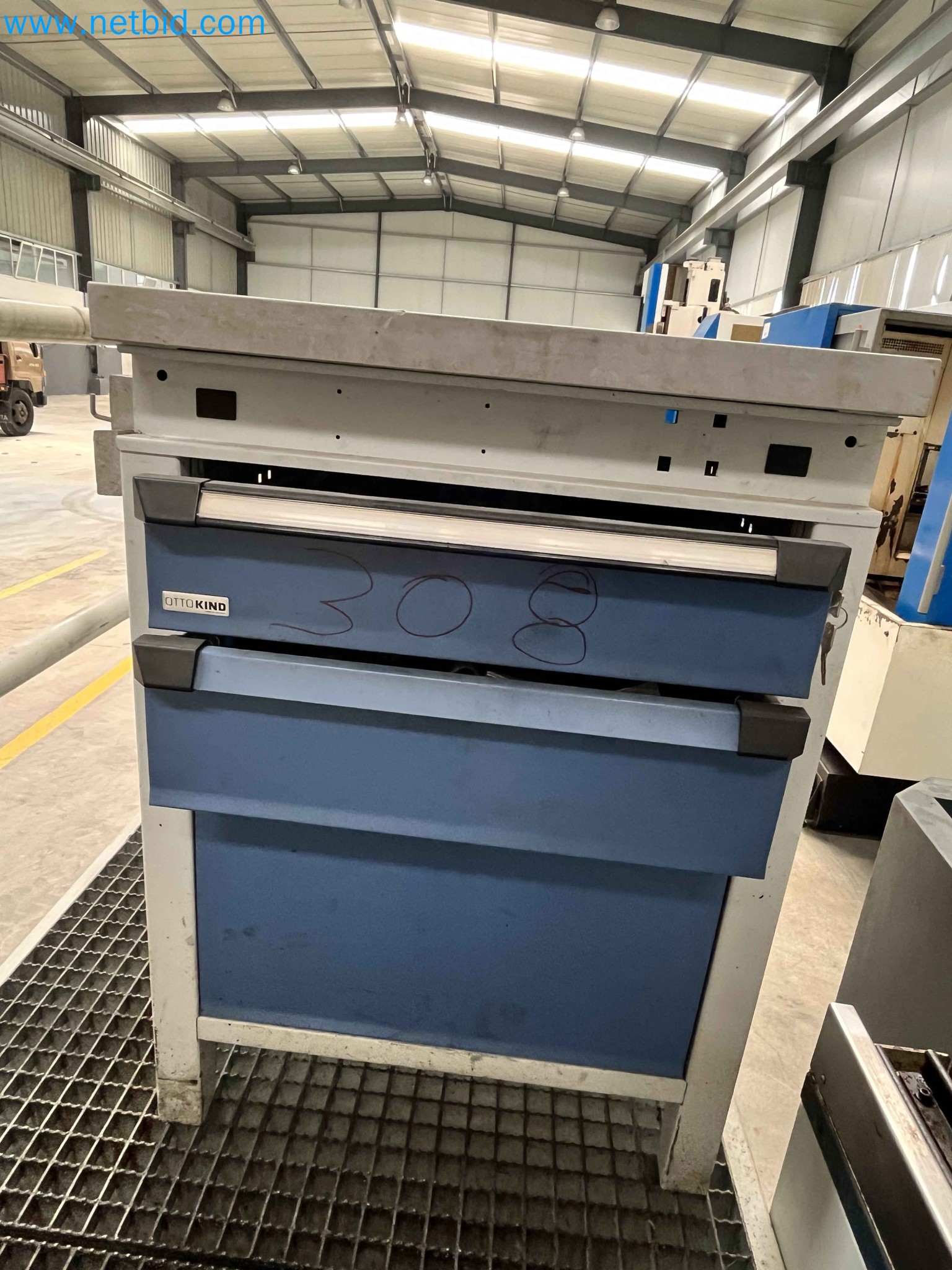 Aukce kovozpracujících stroju z nekolika uzavrených podniku v Portugalsku-21