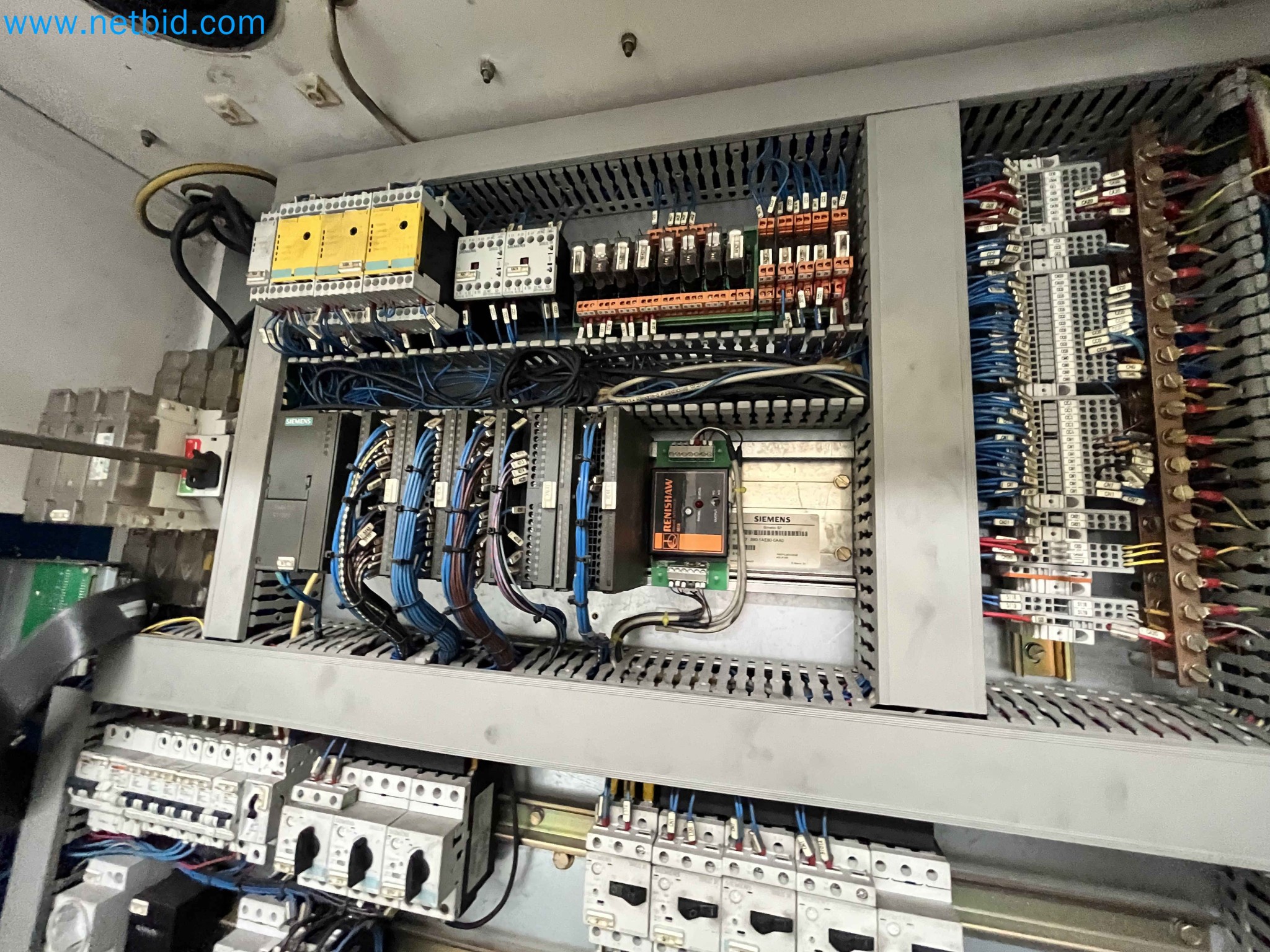 Aukce kovozpracujících stroju z nekolika uzavrených podniku v Portugalsku-25