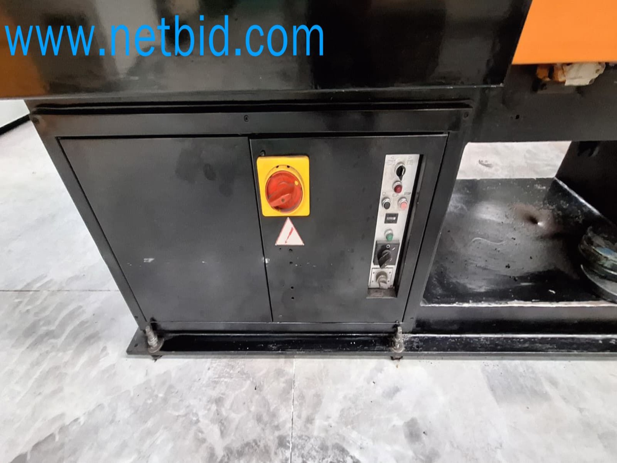 Aukce kovozpracujících stroju z nekolika uzavrených podniku v Portugalsku-4