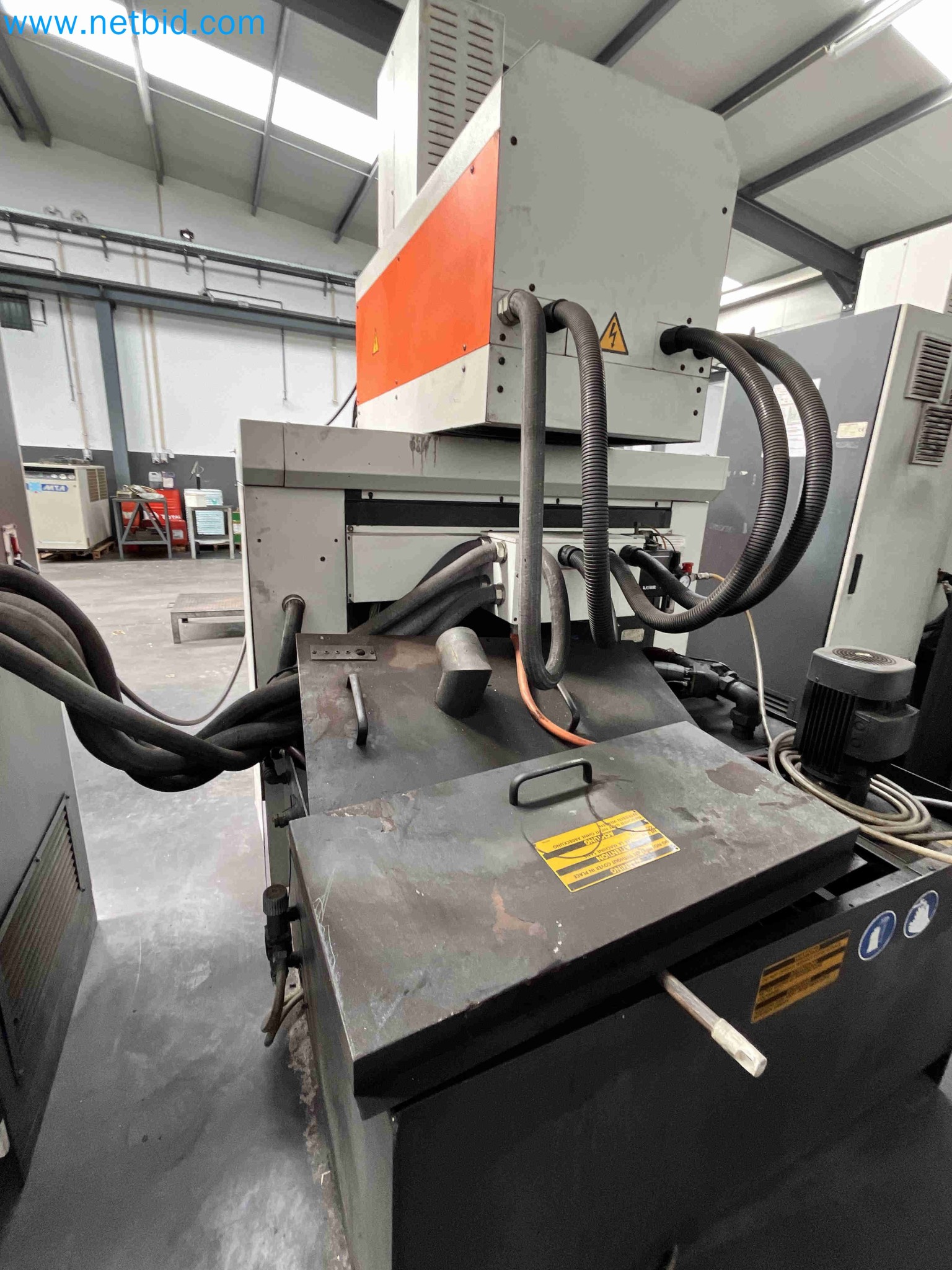 Auktion von Metallbearbeitungsmaschinen aus mehreren Unternehmensschließungen in Portugal-12