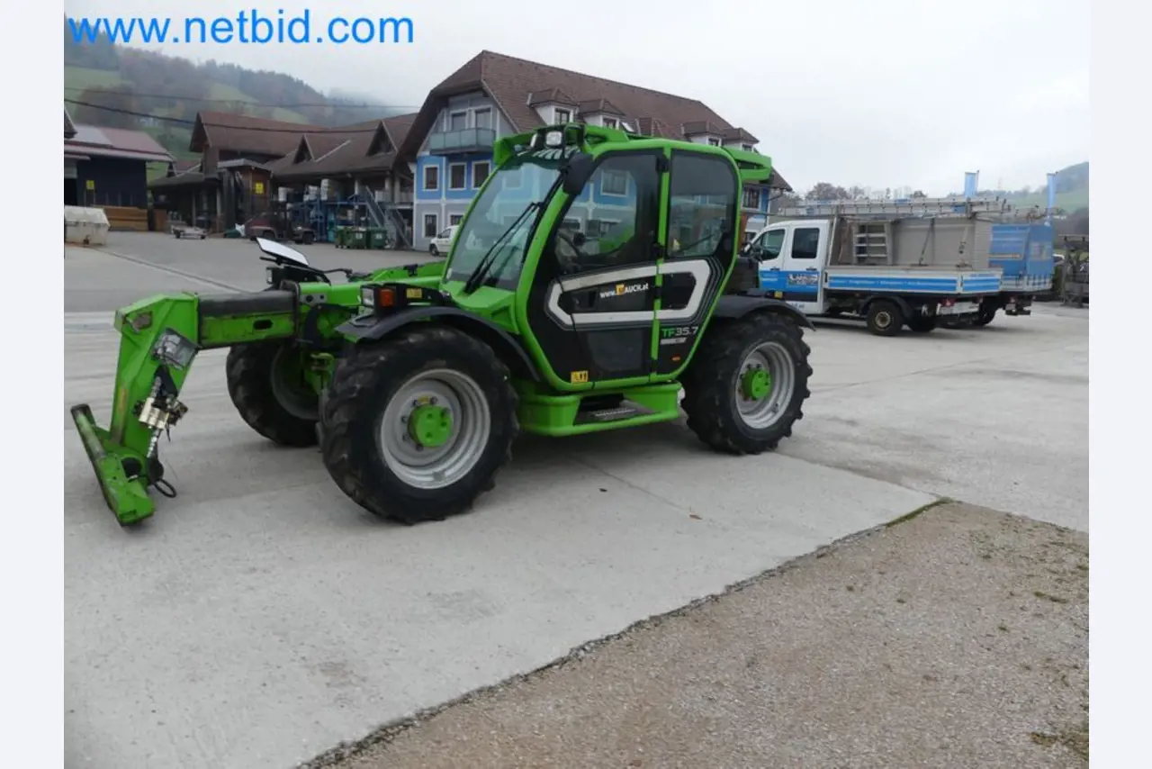 Kompakter Teleskoplader MERLO TF35.7-115 und Kompostier-/Trennanlagensystem Compostdetective CD 3012-35