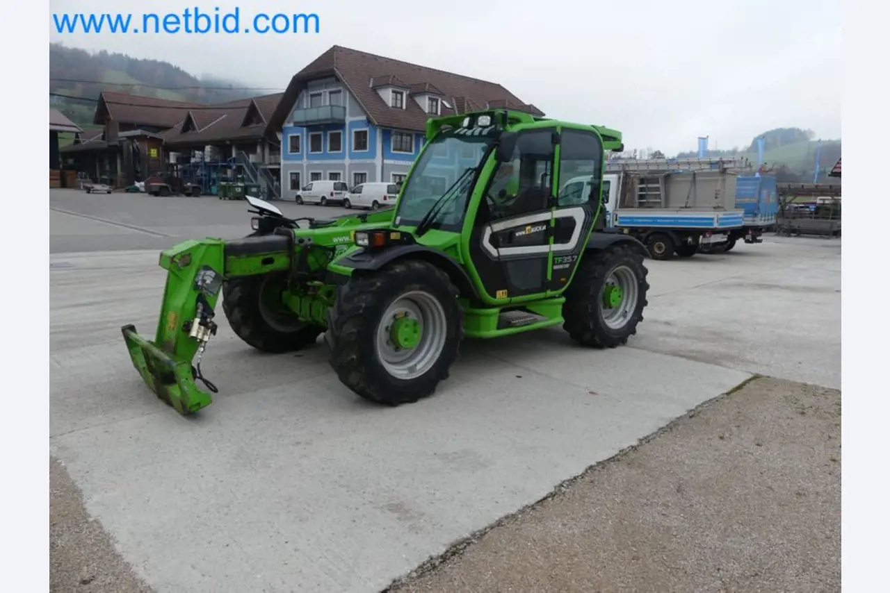 Kompakter Teleskoplader MERLO TF35.7-115 und Kompostier-/Trennanlagensystem Compostdetective CD 3012-36