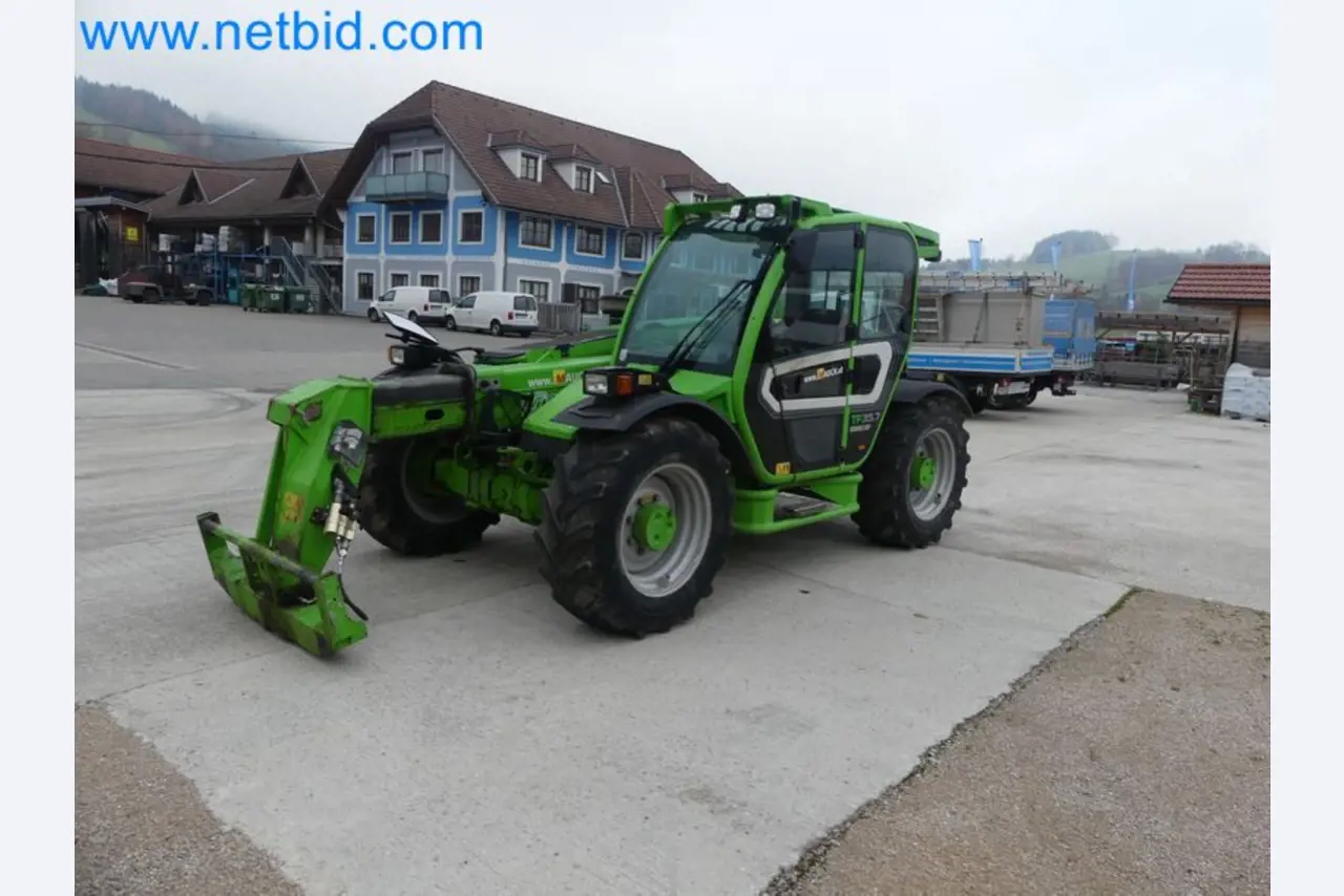 Kompakter Teleskoplader MERLO TF35.7-115 und Kompostier-/Trennanlagensystem Compostdetective CD 3012-37