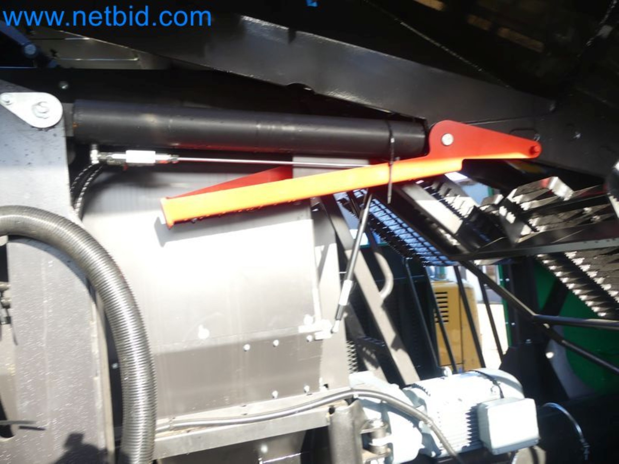 Kompakter Teleskoplader MERLO TF35.7-115 und Kompostier-/Trennanlagensystem Compostdetective CD 3012-80