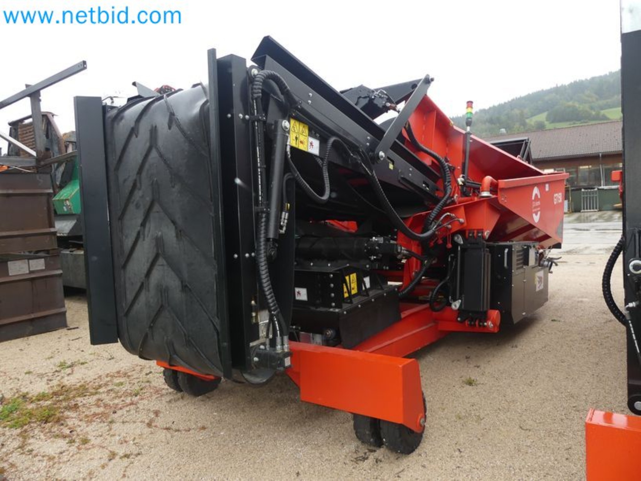 Chargeur télescopique compact MERLO TF35.7-115 et système de compostage/séparation Compostdetective CD 3012-40