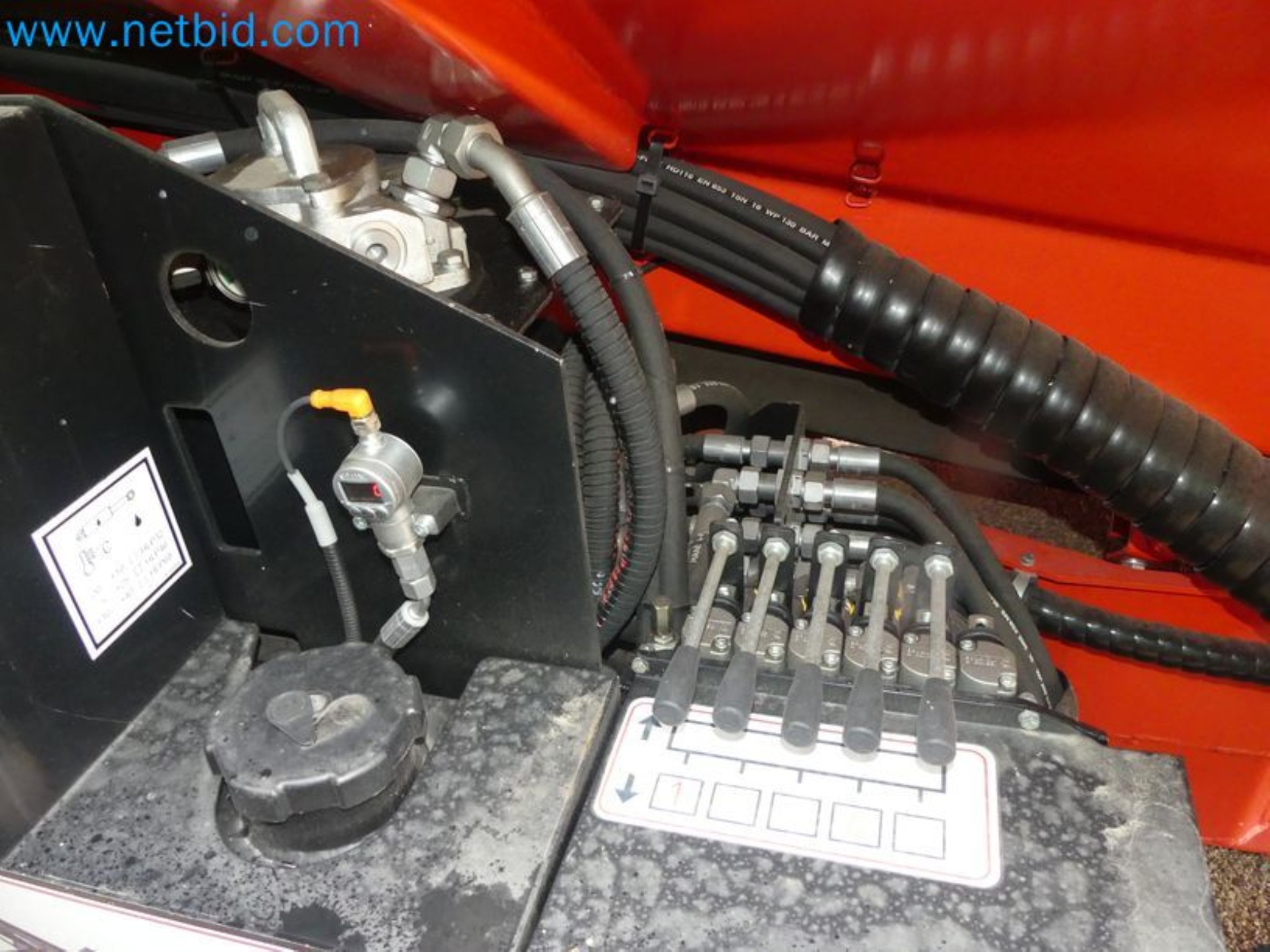 Manipulador telescópico compacto MERLO TF35.7-115 e sistema de compostagem/separação Compostdetective CD 3012-16