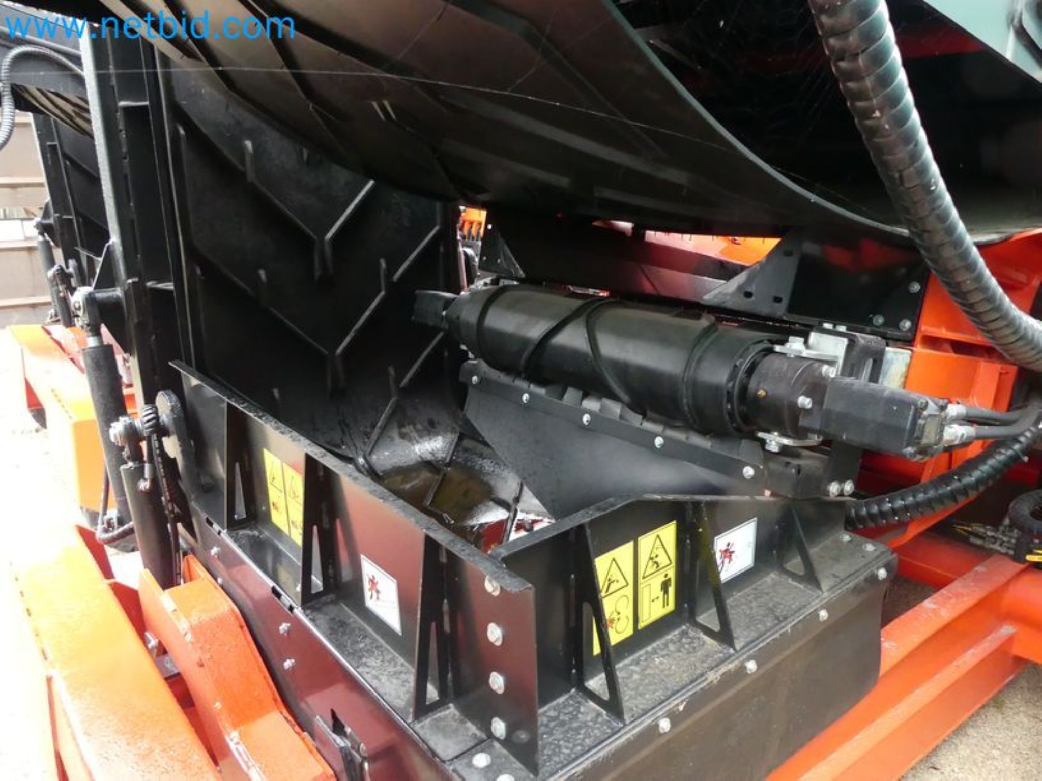 Manipulador telescópico compacto MERLO TF35.7-115 e sistema de compostagem/separação Compostdetective CD 3012-24