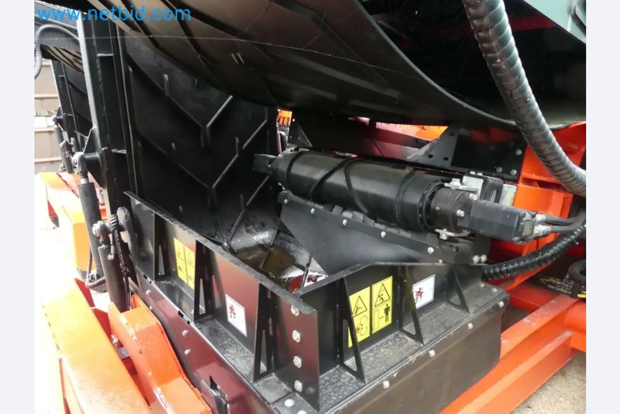 Fahrzeuge und Maschinen für die Bereiche Umwelttechnik, Recyclingwirtschaft, Holz, u.a.-24