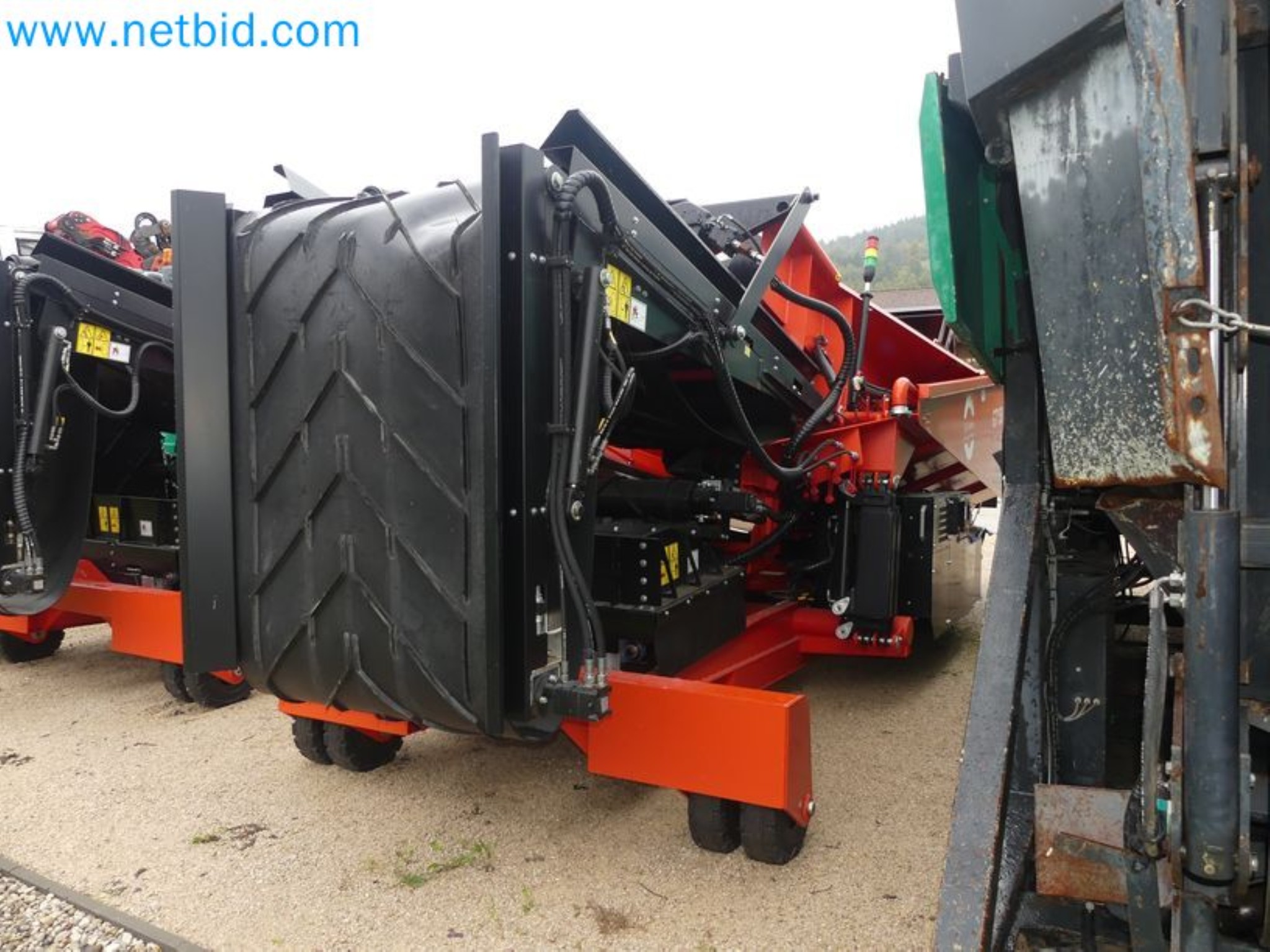 Manipulador telescópico compacto MERLO TF35.7-115 e sistema de compostagem/separação Compostdetective CD 3012-32