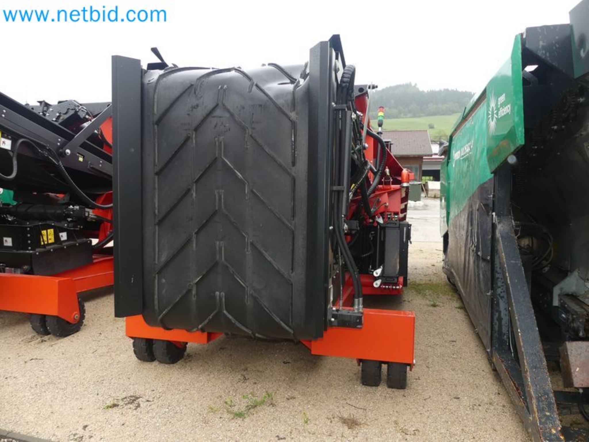 Manipulador telescópico compacto MERLO TF35.7-115 e sistema de compostagem/separação Compostdetective CD 3012-33