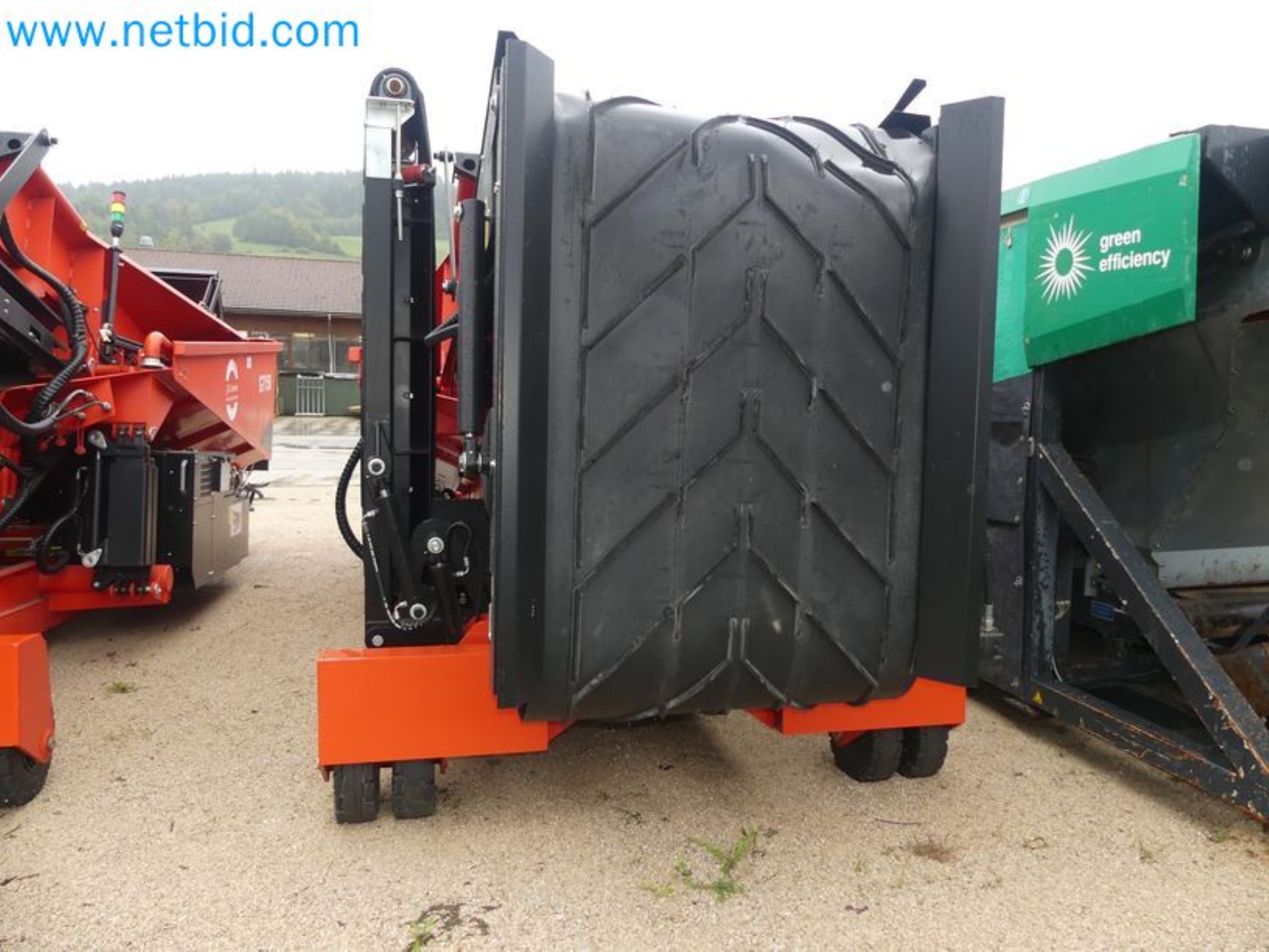 Manipulador telescópico compacto MERLO TF35.7-115 e sistema de compostagem/separação Compostdetective CD 3012-3