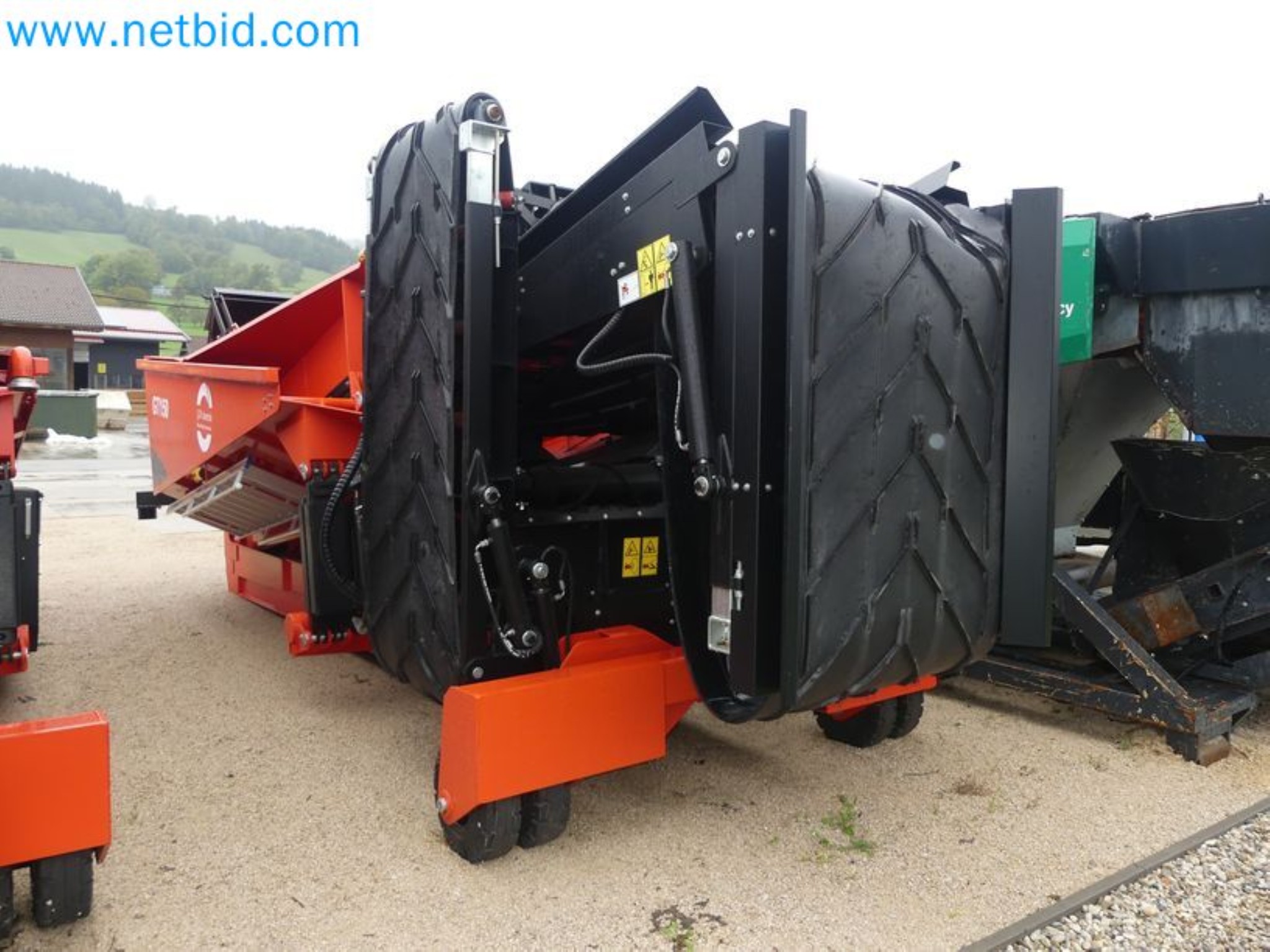 Manipulador telescópico compacto MERLO TF35.7-115 e sistema de compostagem/separação Compostdetective CD 3012-5