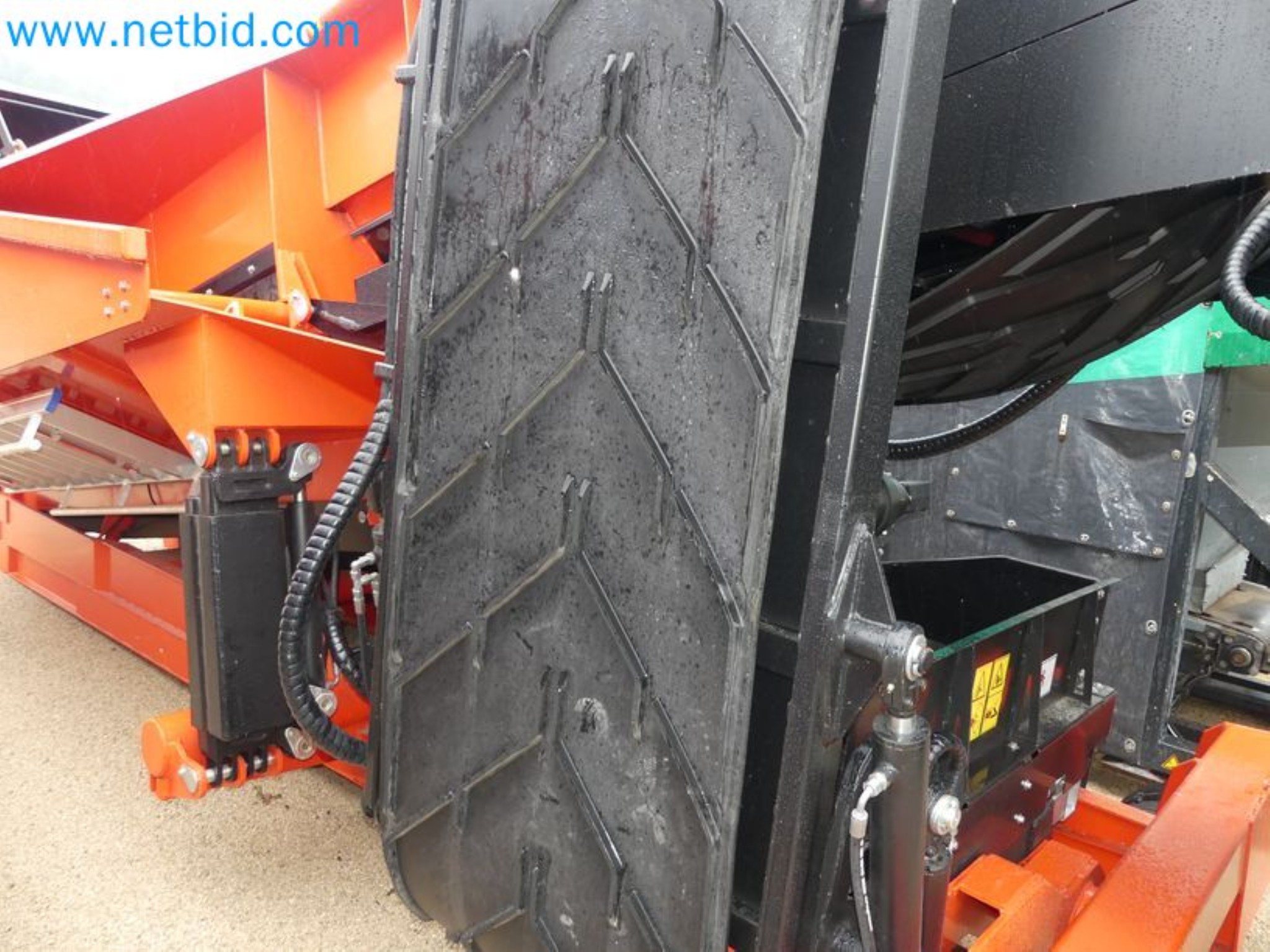 Manipulador telescópico compacto MERLO TF35.7-115 e sistema de compostagem/separação Compostdetective CD 3012-7