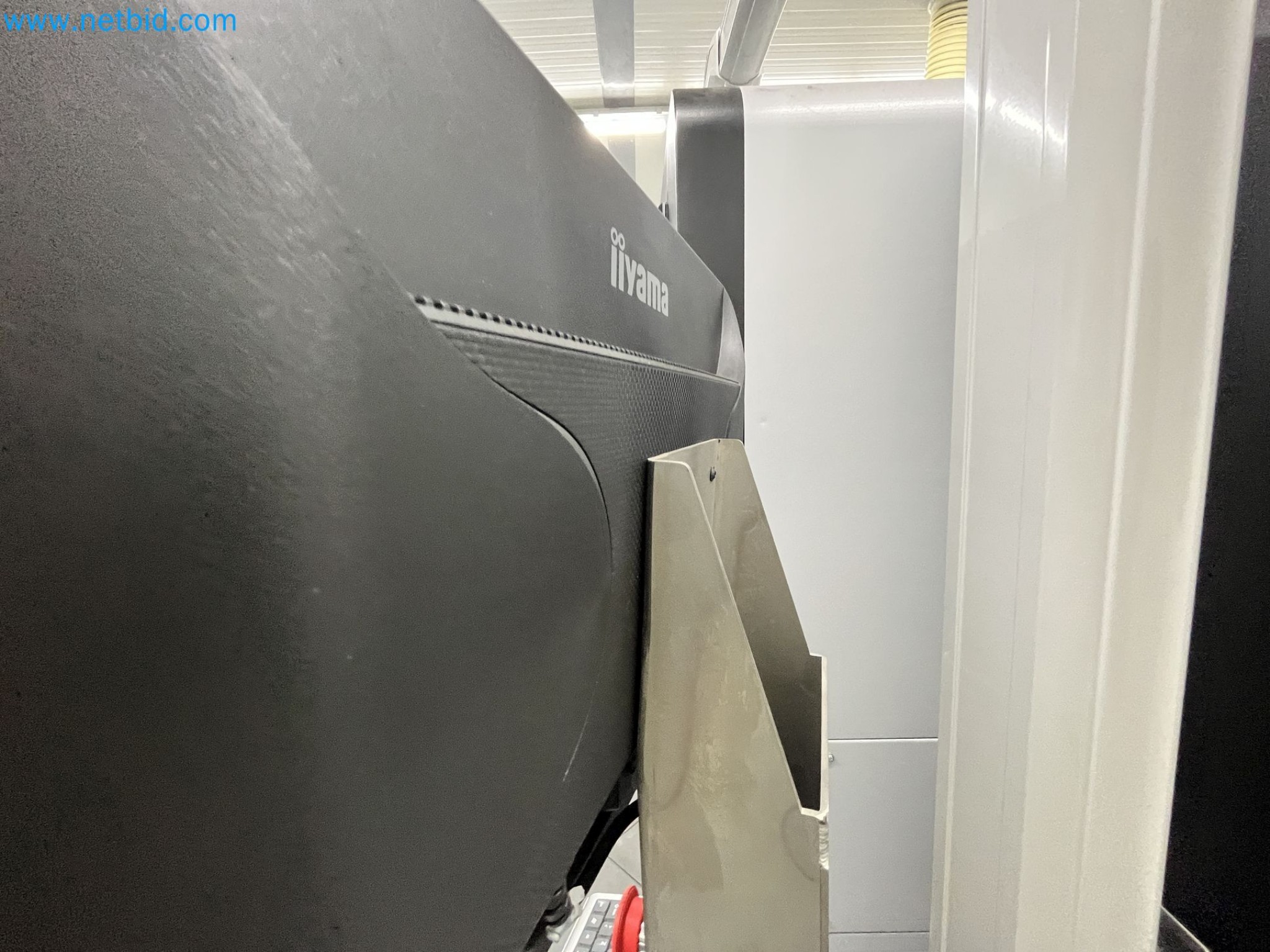 On behalf of Mess. MT Picture Display Germany GmbH formerly production facility for PANASONIC Colour Picture Tubes we are auctioning the well-maintained machinery and equipment.-12