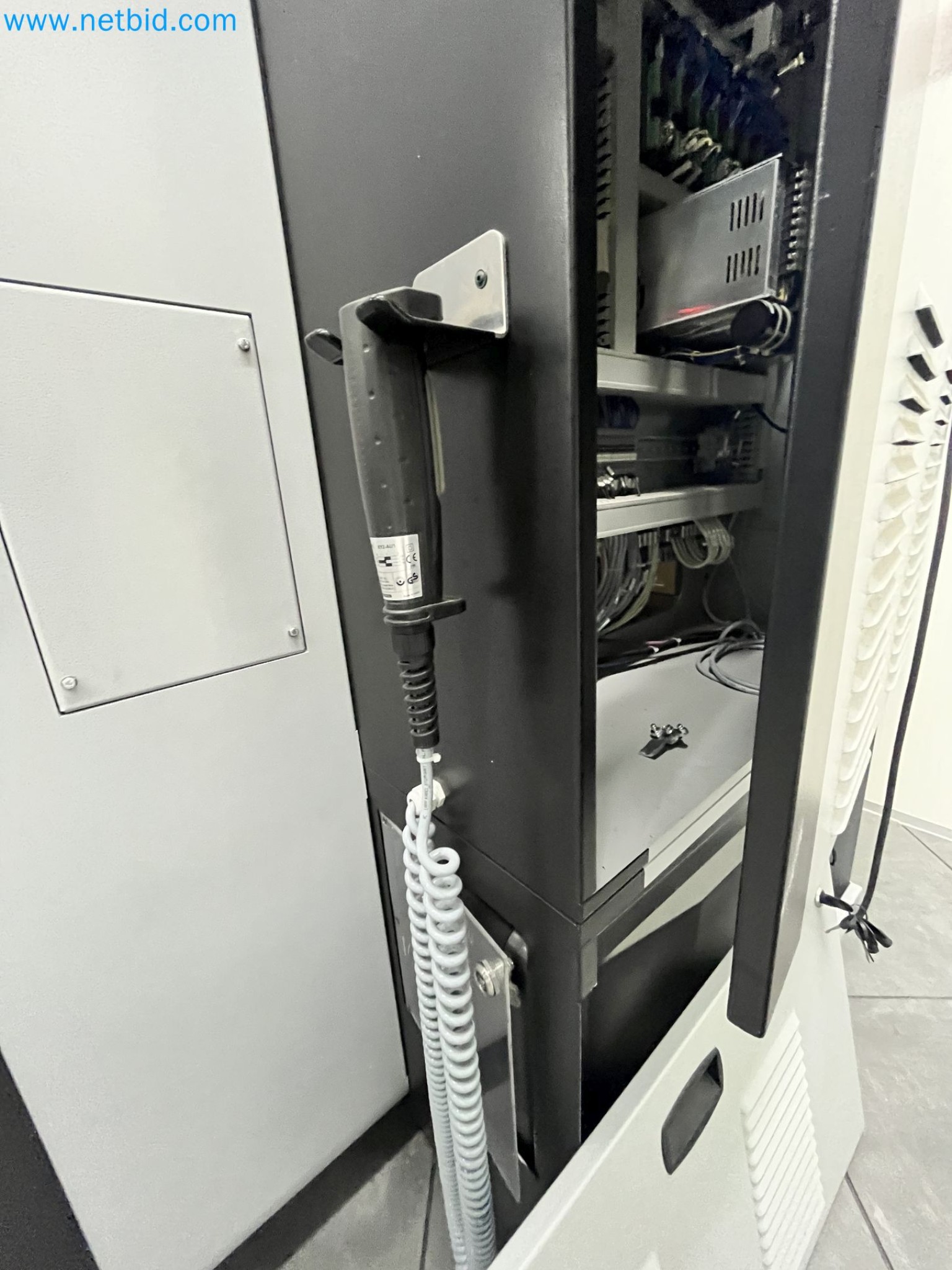 On behalf of Mess. MT Picture Display Germany GmbH formerly production facility for PANASONIC Colour Picture Tubes we are auctioning the well-maintained machinery and equipment.-16