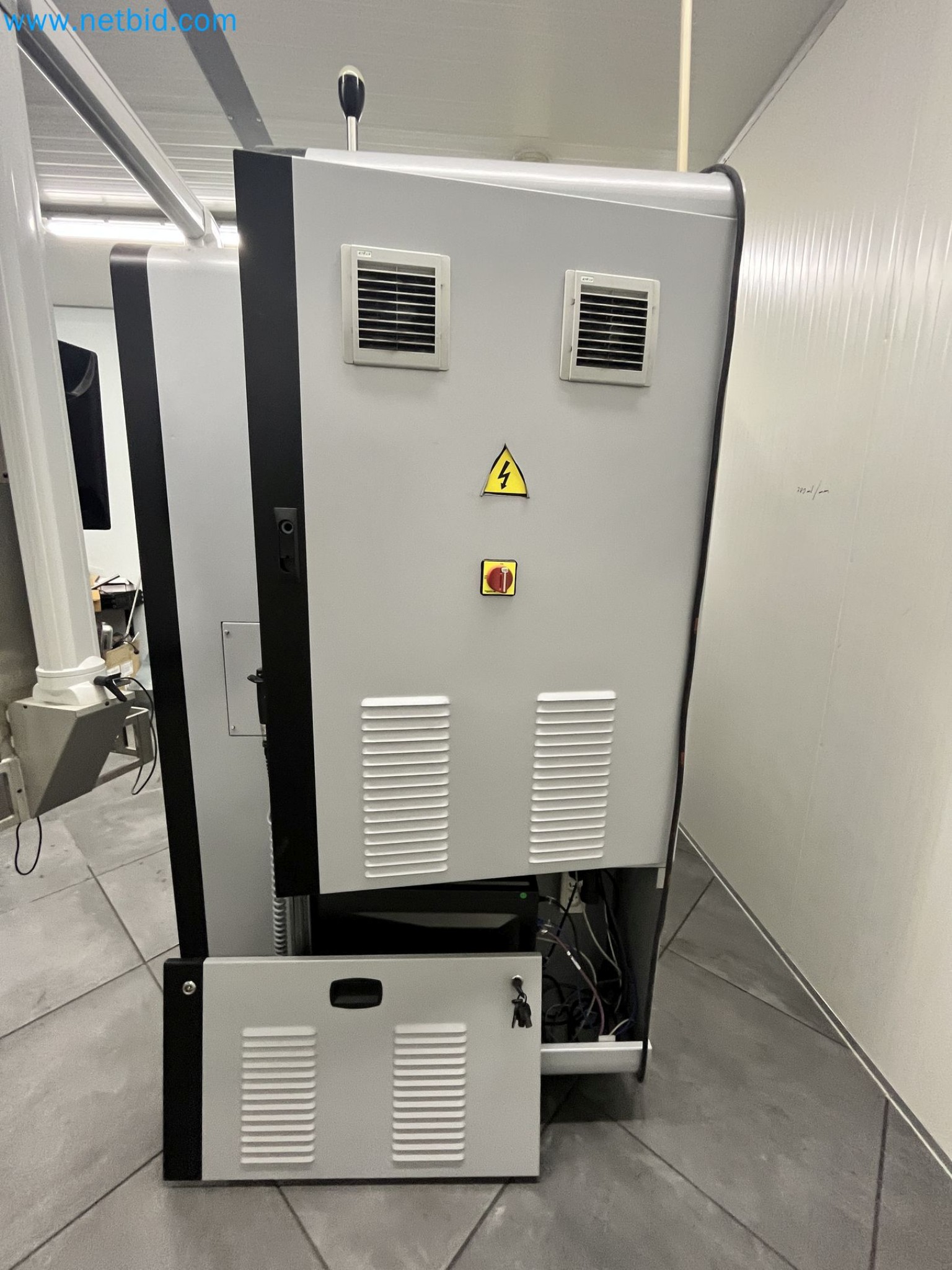 On behalf of Mess. MT Picture Display Germany GmbH formerly production facility for PANASONIC Colour Picture Tubes we are auctioning the well-maintained machinery and equipment.-24