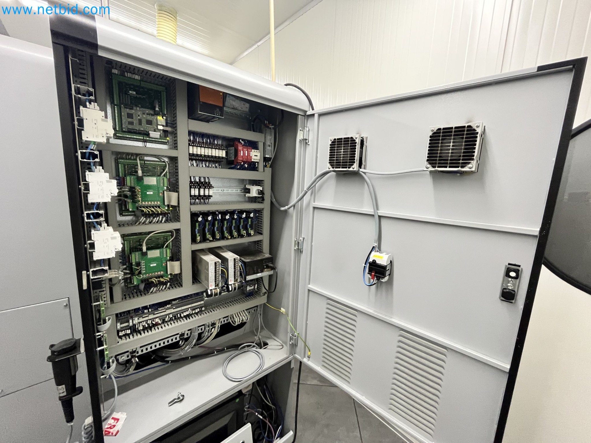 On behalf of Mess. MT Picture Display Germany GmbH formerly production facility for PANASONIC Colour Picture Tubes we are auctioning the well-maintained machinery and equipment.-25